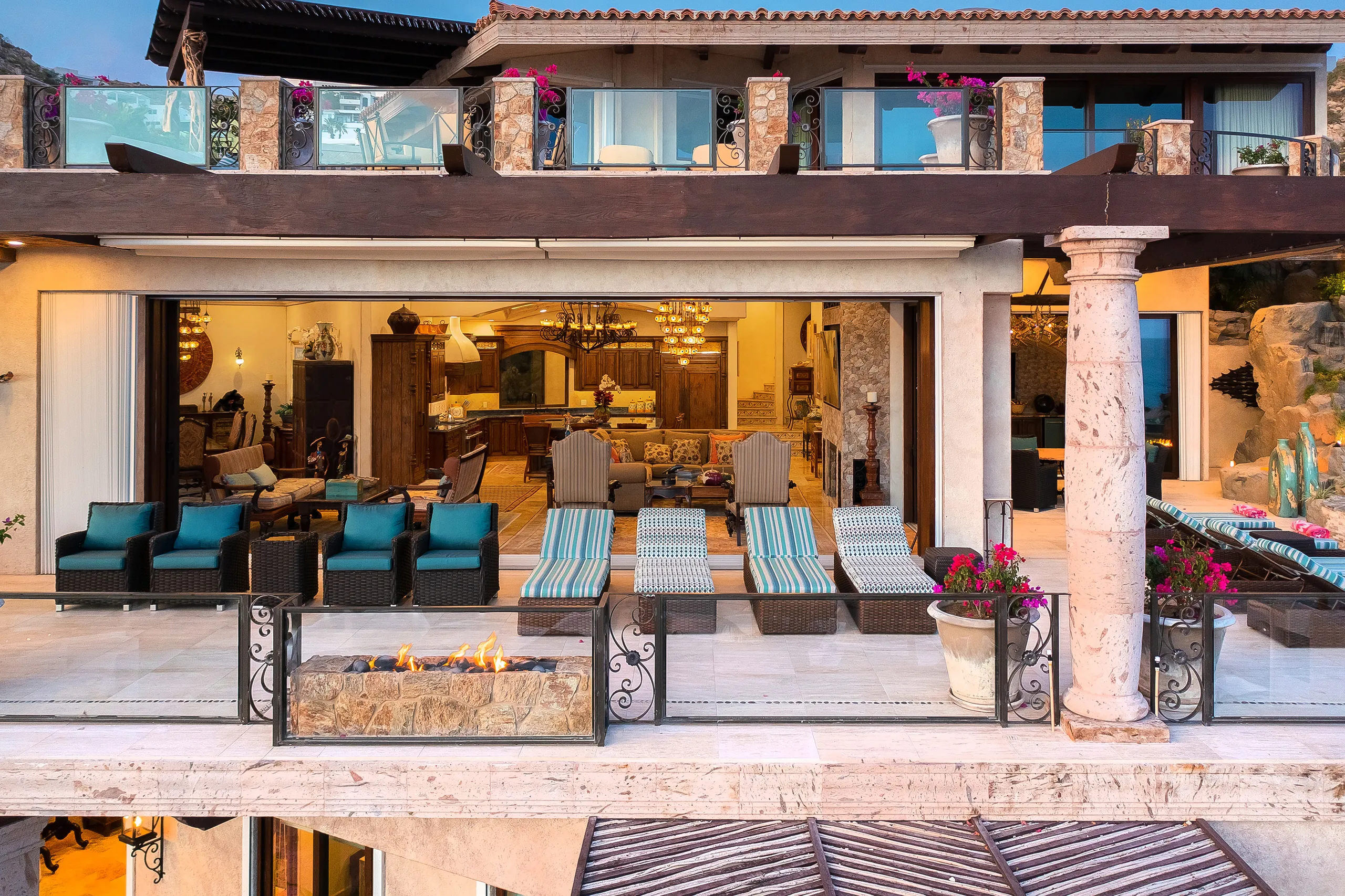 Enchanting Views of the Pacific Ocean from Four Level Luxury Compound with 2 Pools! — photograph 11