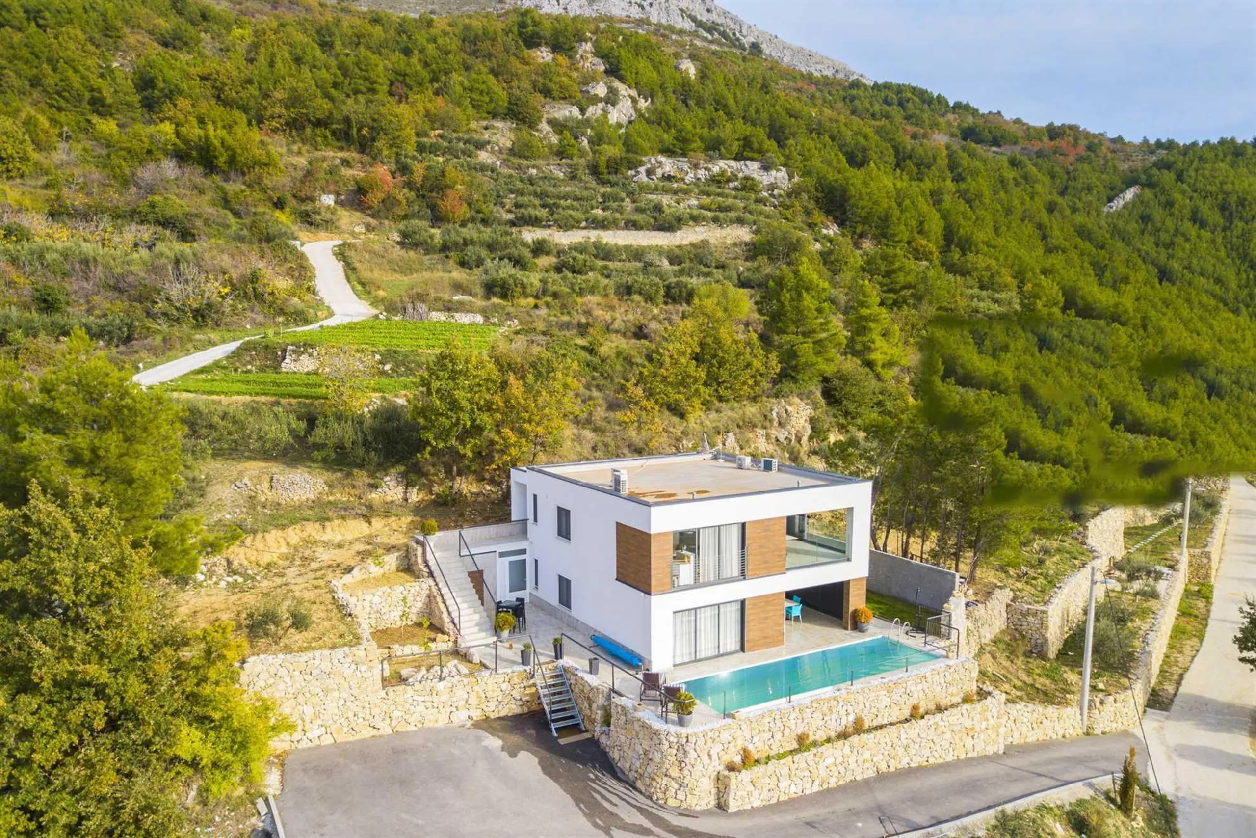 Posh Two-Story Villa with Pool and Breathtaking Views in Dalmatia — photograph 2