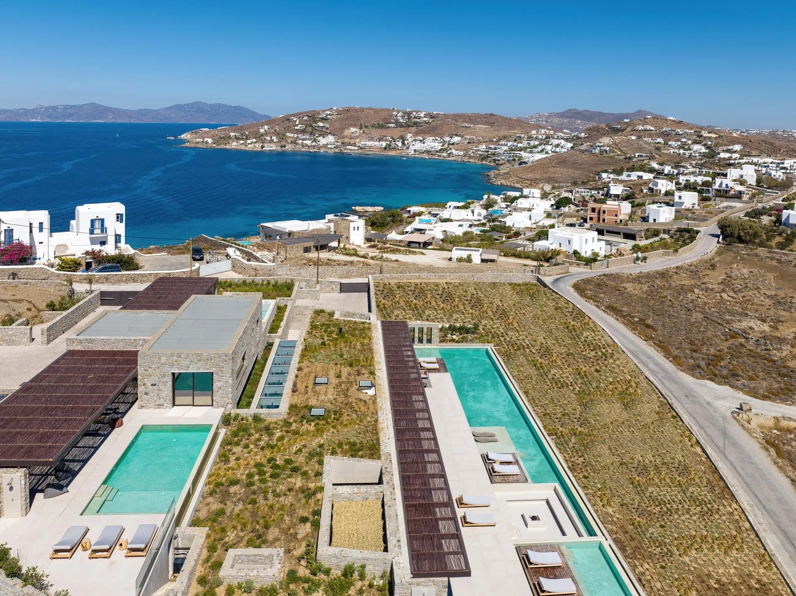 Sumptuous Seaview Villa with Majestic Pool and Views — photograph 3