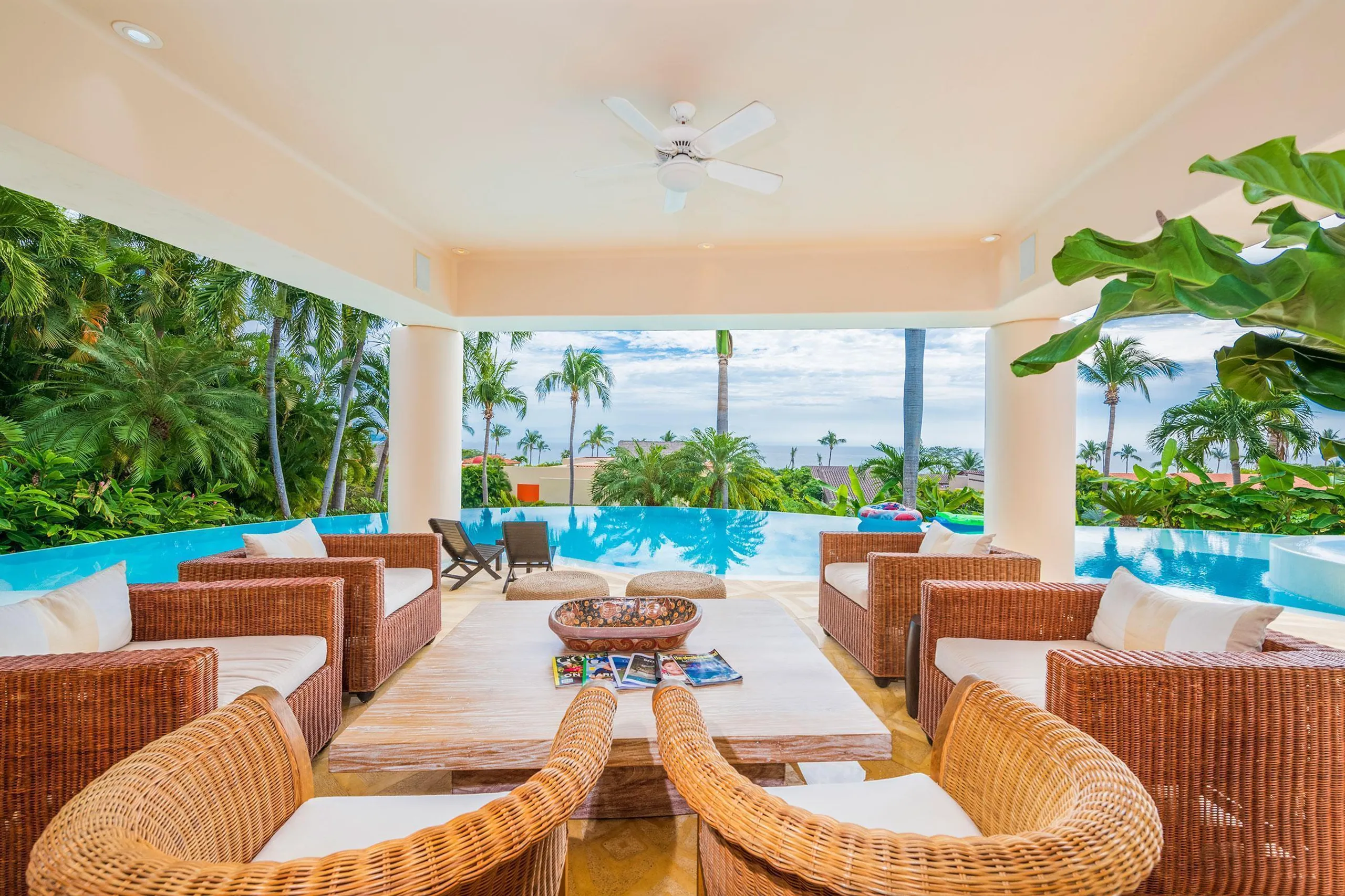 Lush Lagos Del Mar Estate with Infinity Pool and Wonderful Views, Lagos Del Mar