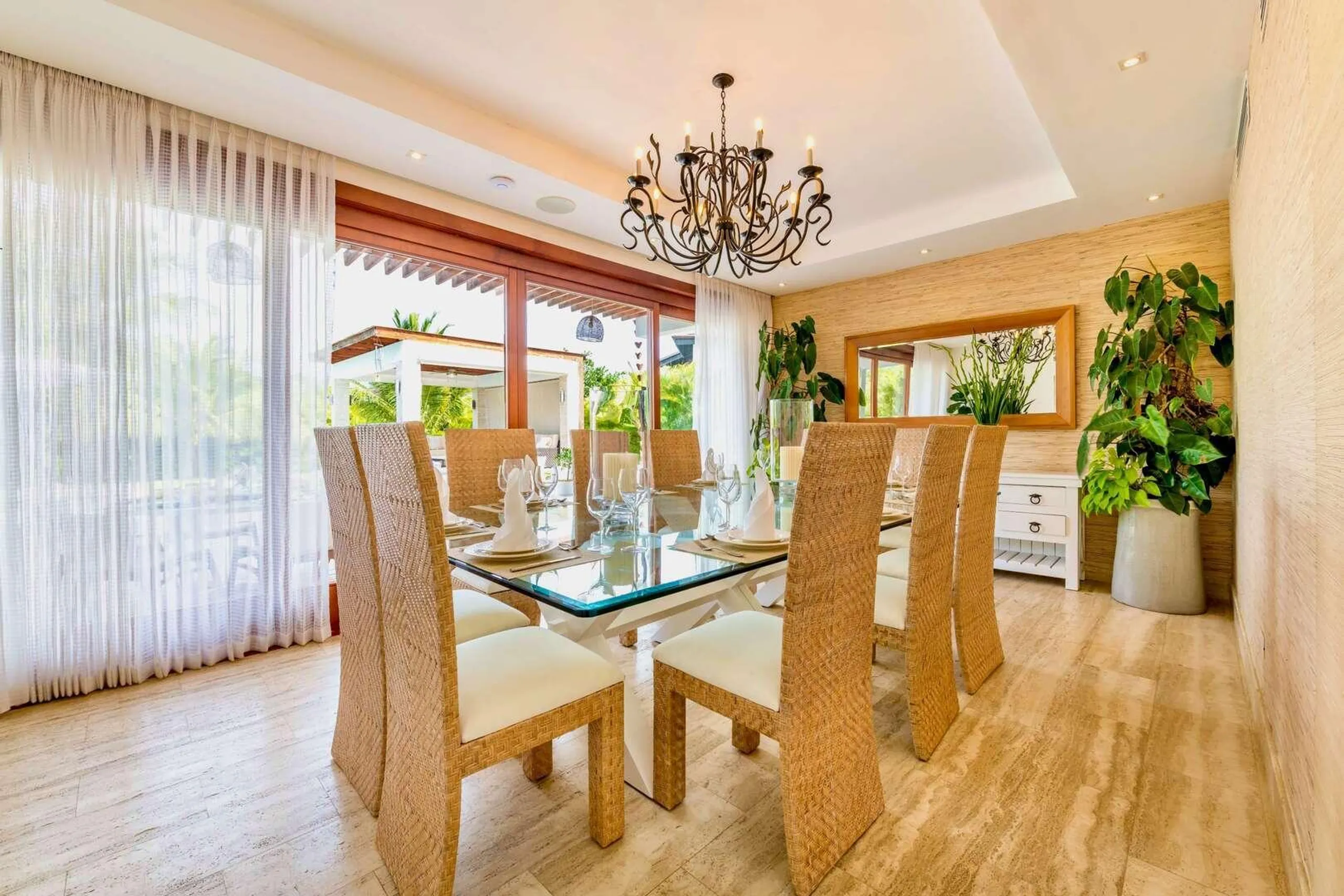 Elegant Serenity Villa with Private Pool Access to Beach, Tennis Club, and Golf Courses — photograph 4
