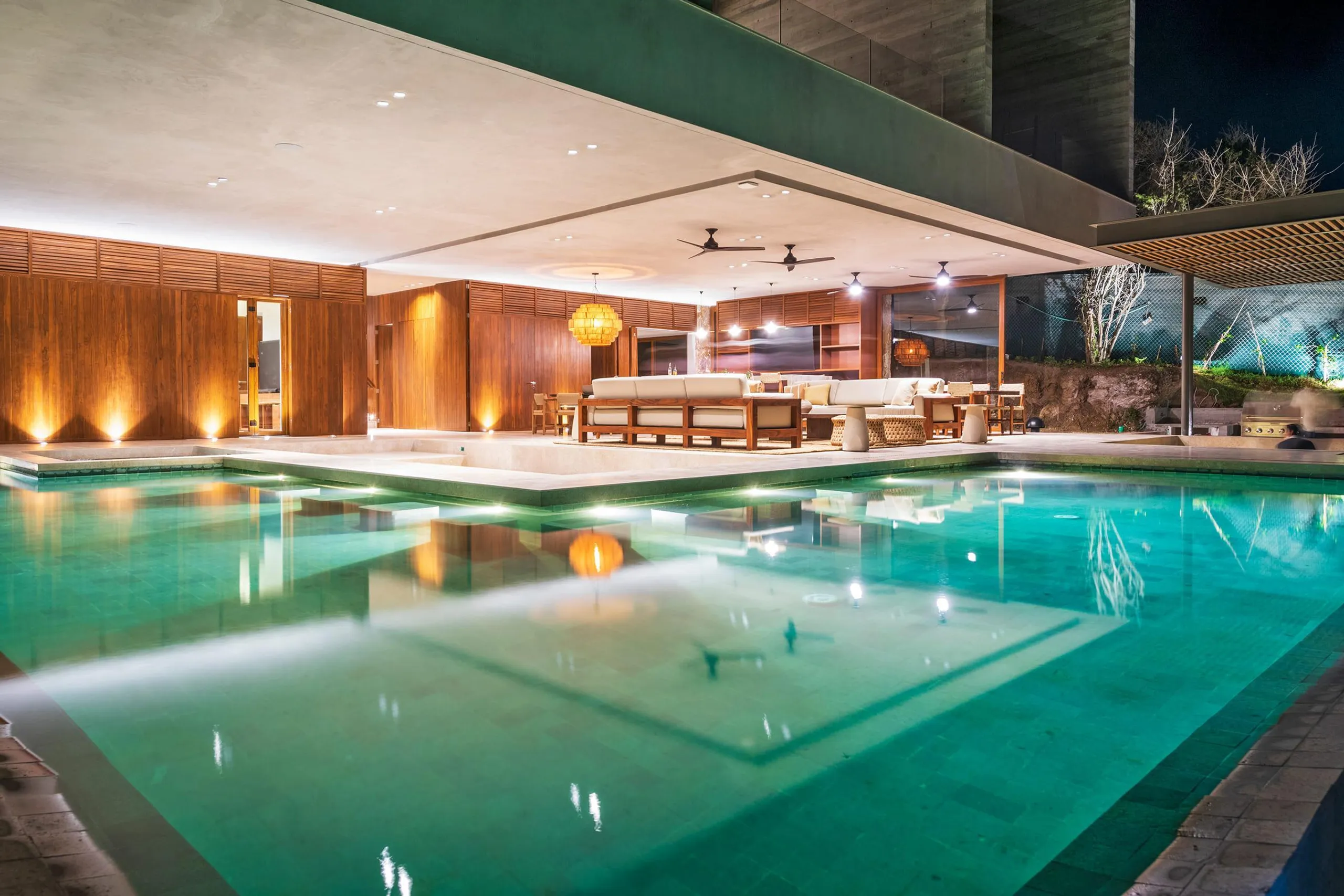 Bolongo Hillside Estate with Infinity Pool and Endless Ocean Views — photograph 6
