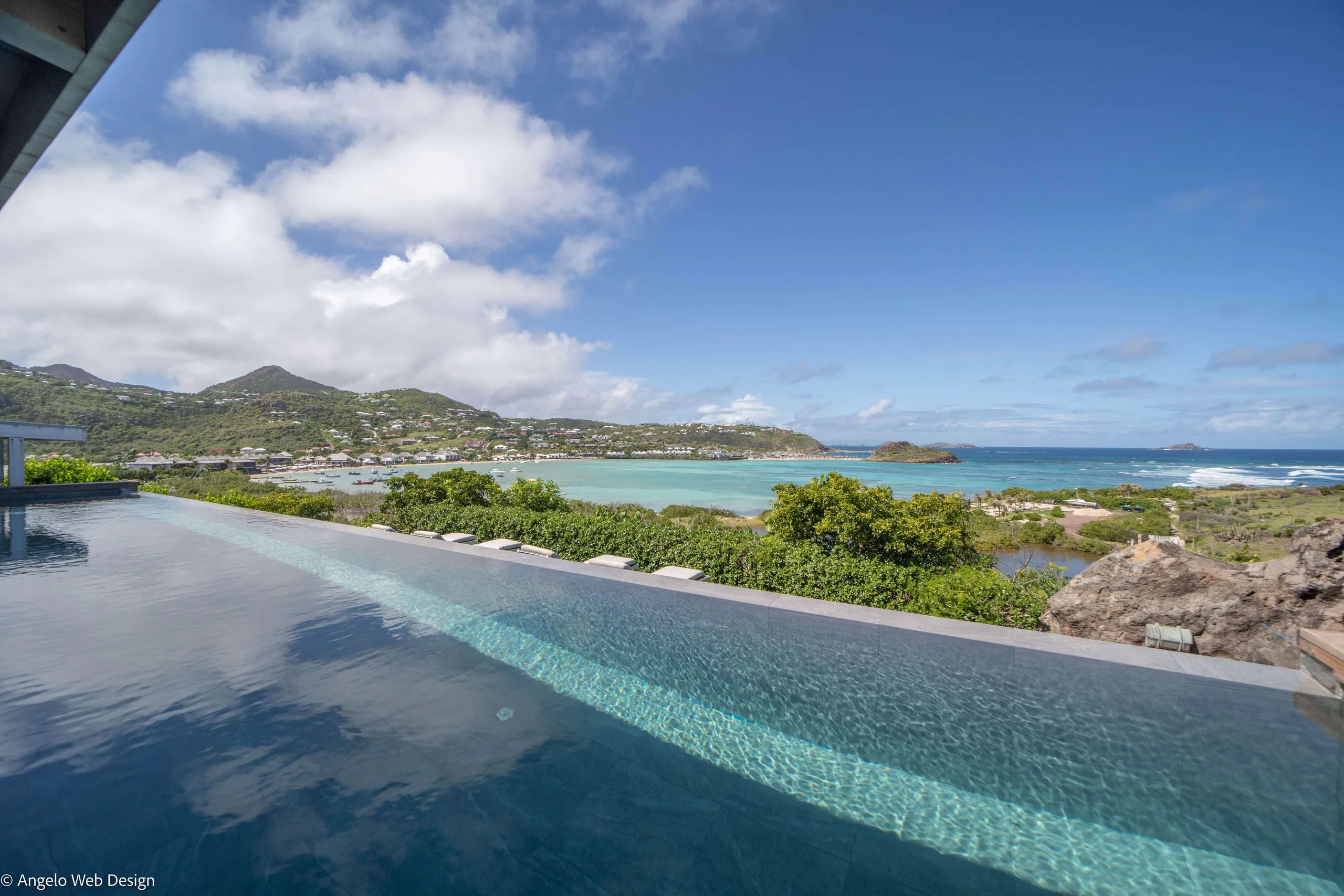 Breathtaking Ocean View Oasis with Infinity Pool and Stunning Ocean Views — photograph 2