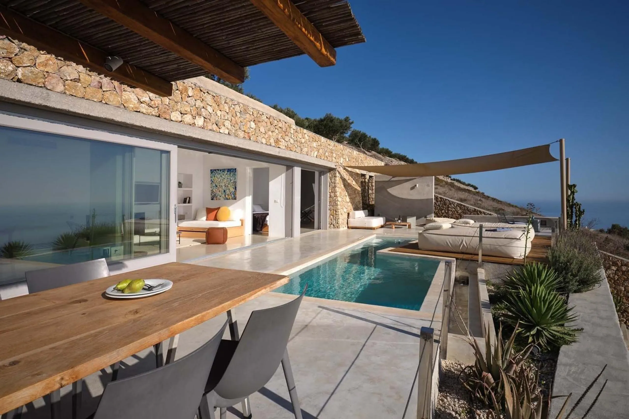 Sumptuous Sanctuary Villa with Private Infinity Heated Pool and View of The Peninsula of Akrotiri — photograph 2
