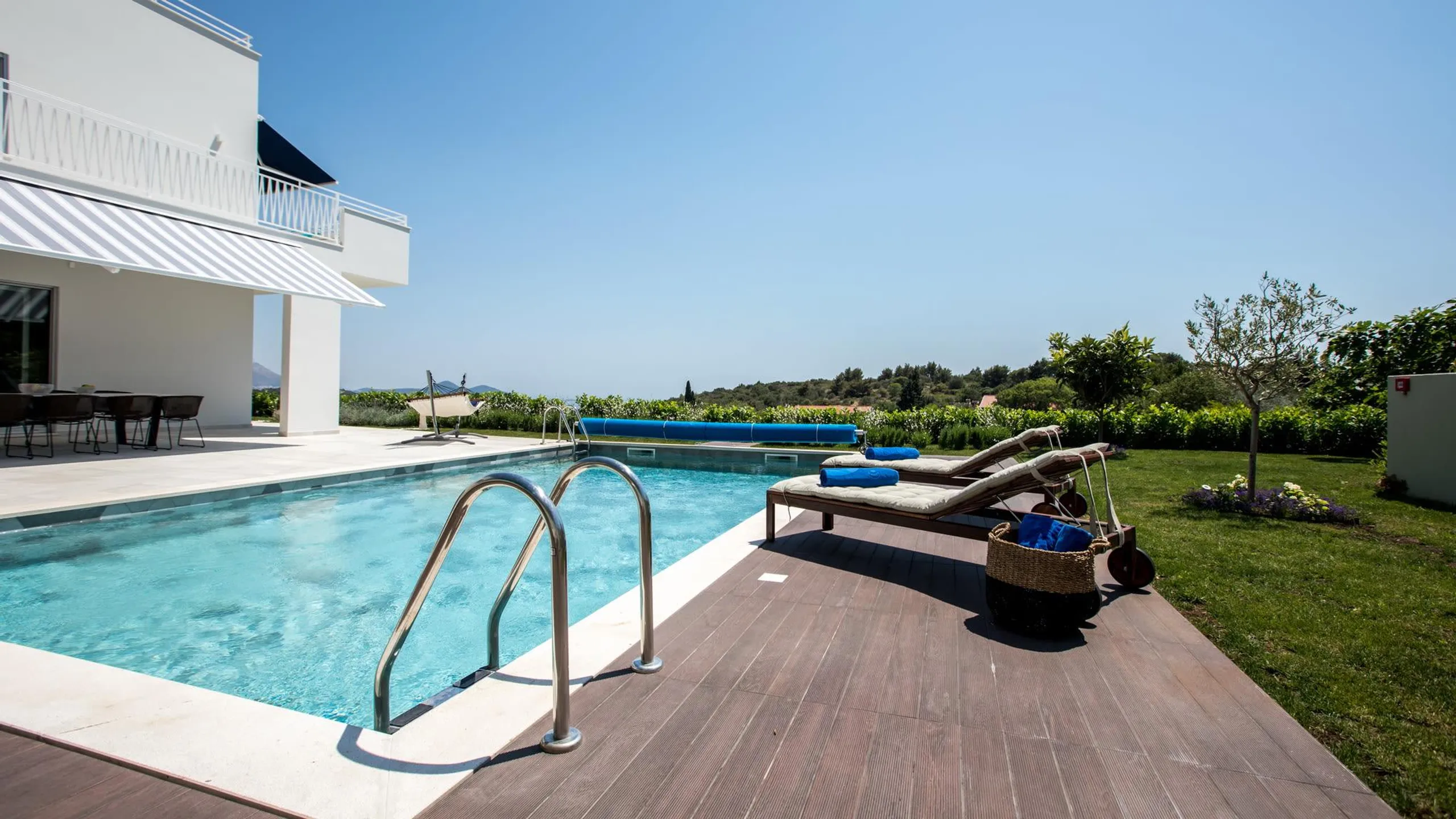 Refined Orašac Retreat with Pool and Mediterranean Gardens — photograph 2