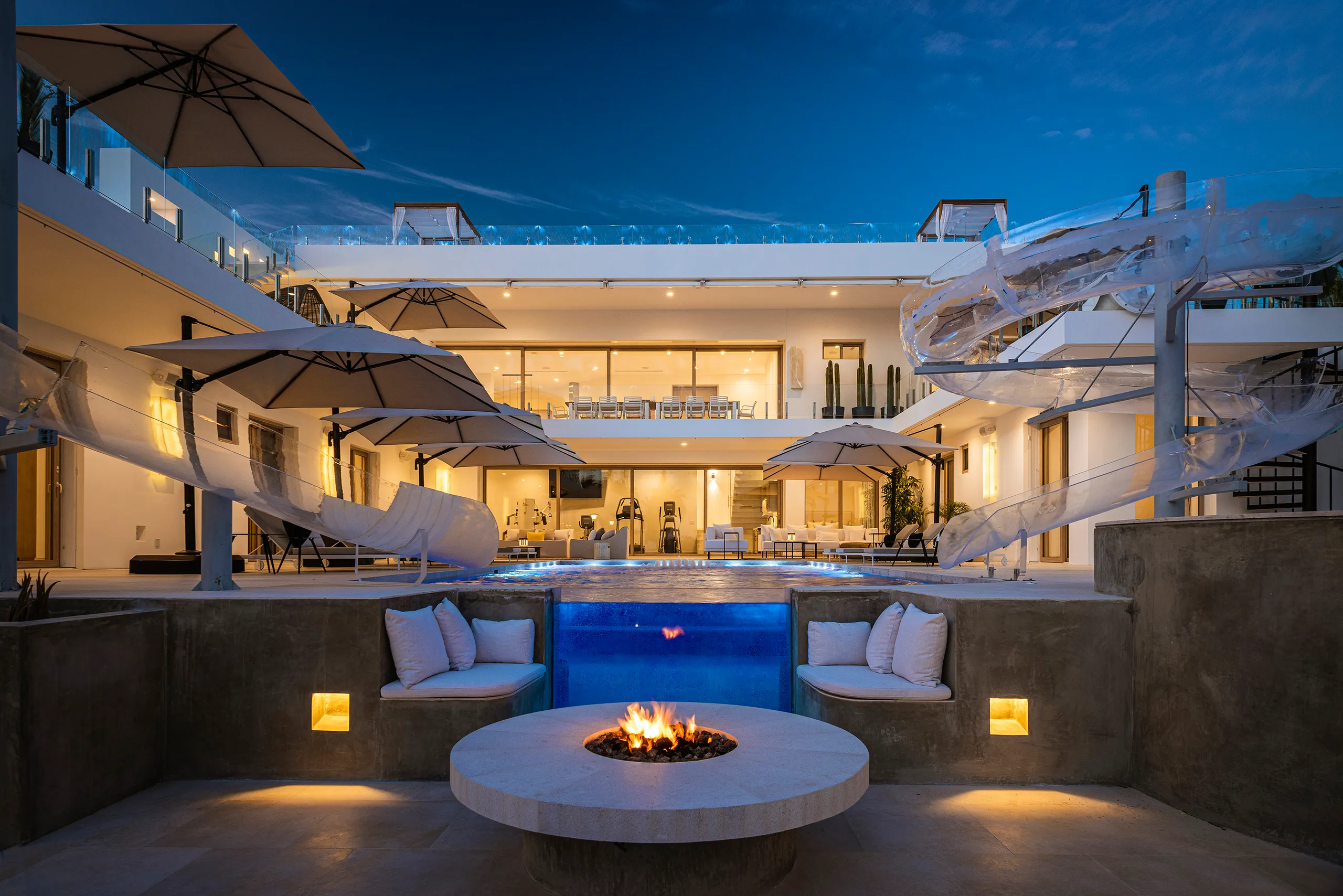 Modern Contemporary UltraLuxe Villa with Pool and Ocean Views — photograph 7