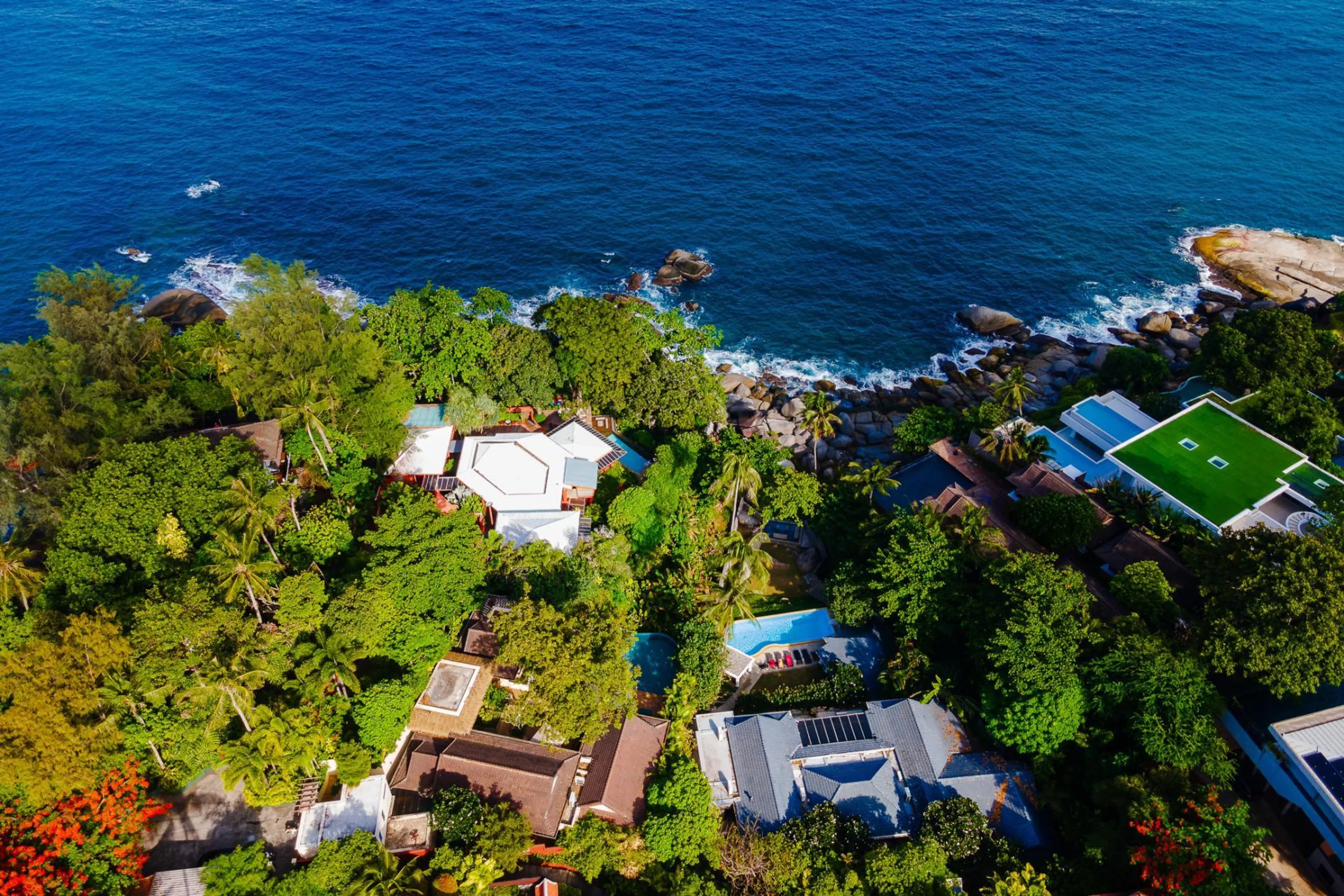 Majestic Phuket Villa with Infinity Pool — photograph 6
