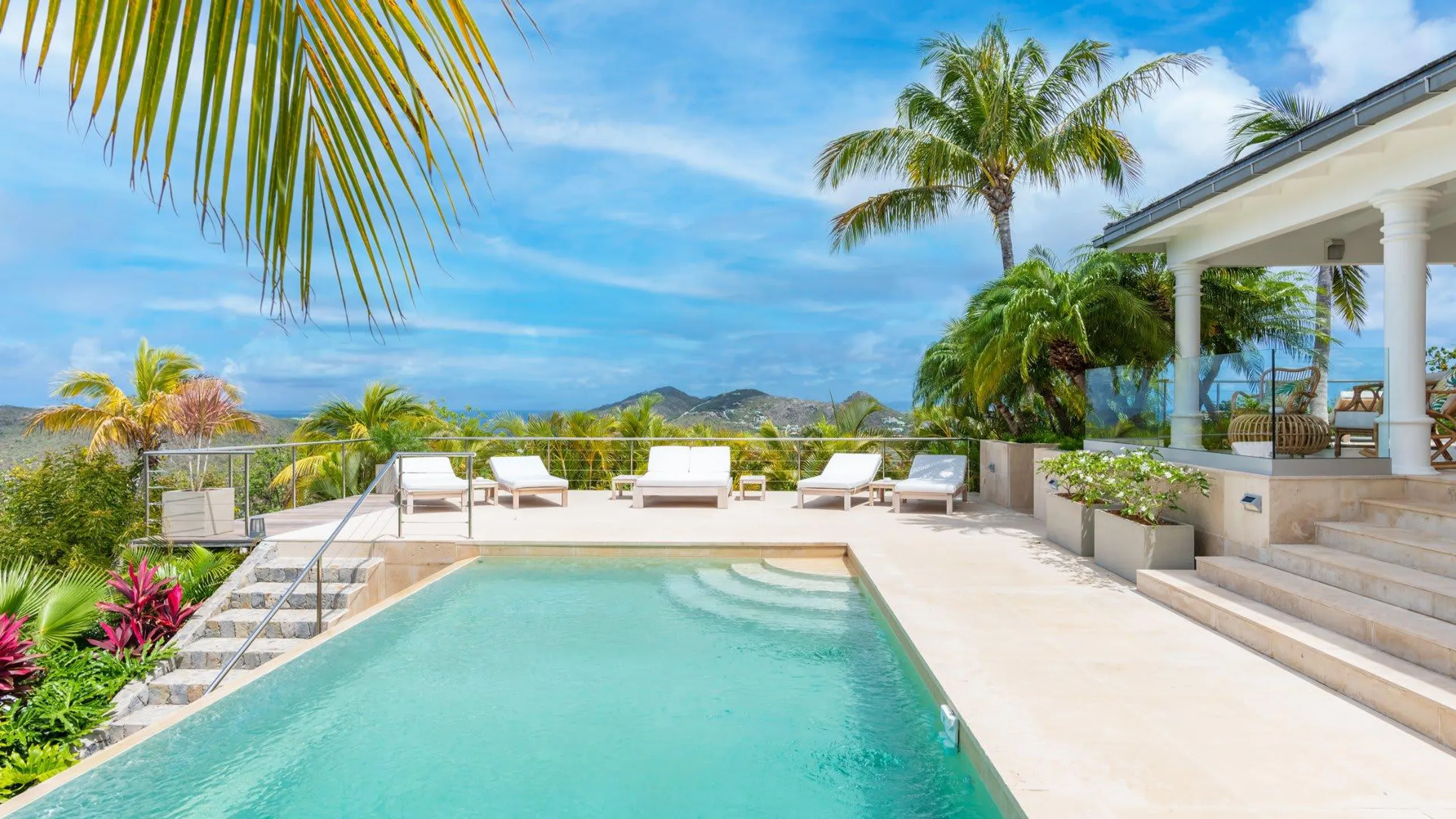 Upscale Caribbean Style Villa with Private Pool and Oceanview — photograph 2