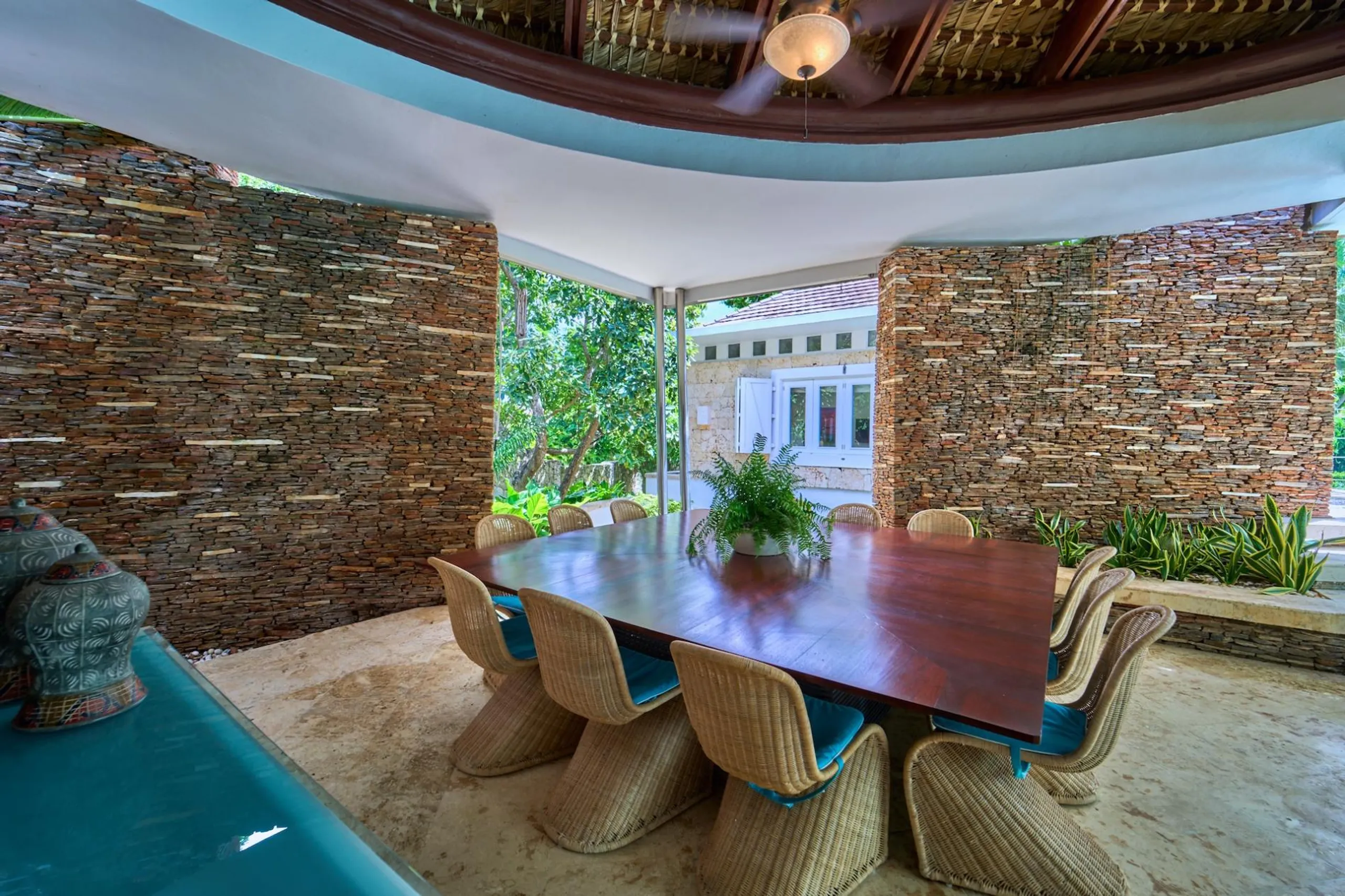 Sumptuous 5BR Villa with Private Pool and Breathtaking Golf Course Views — photograph 10