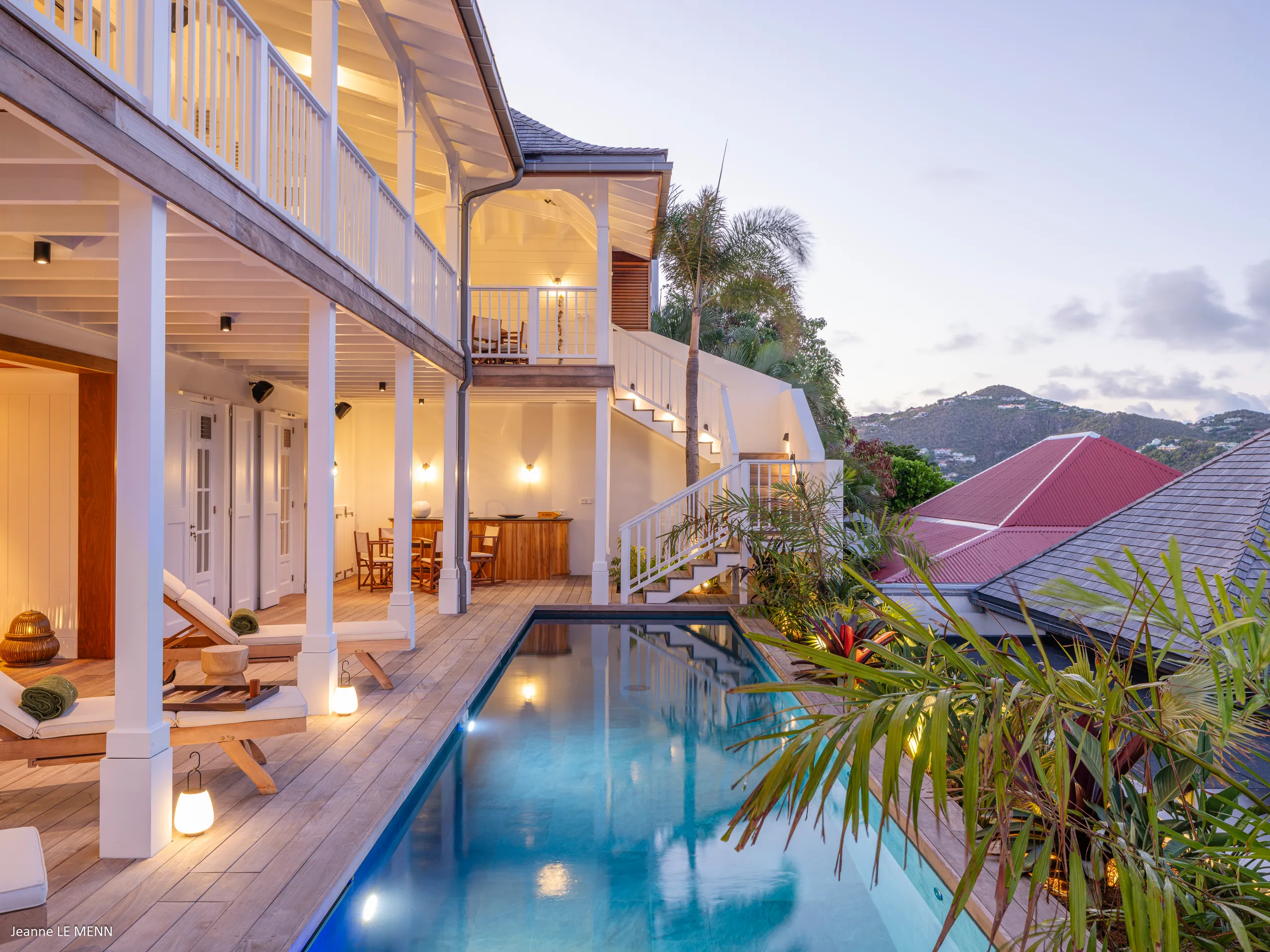 Modern Harbor-View Villa with Terrace, Pool & Airy Living Spaces — photograph 2