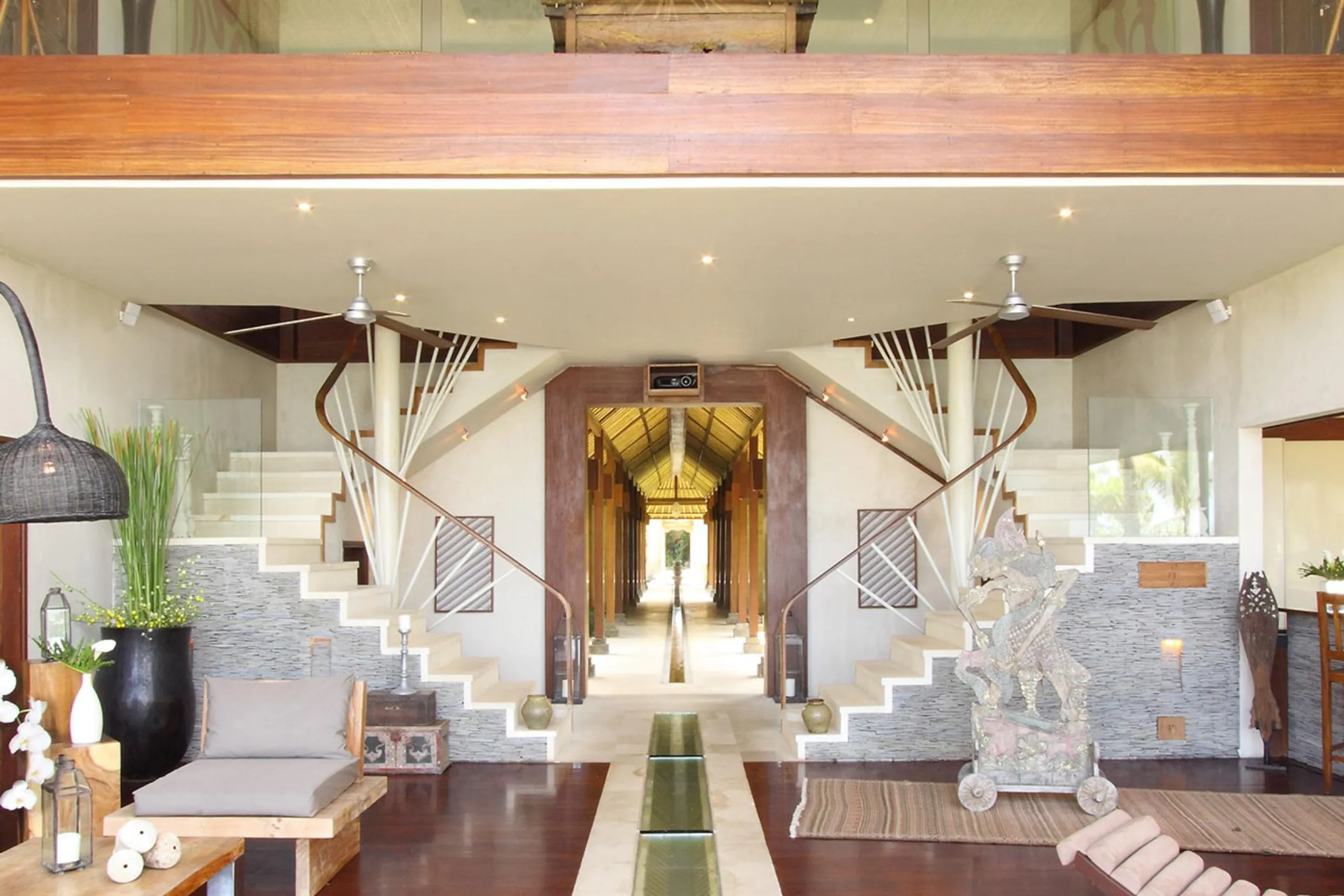 Bali Beachfront Villa with Infinity Pool and Ocean Views — photograph 10