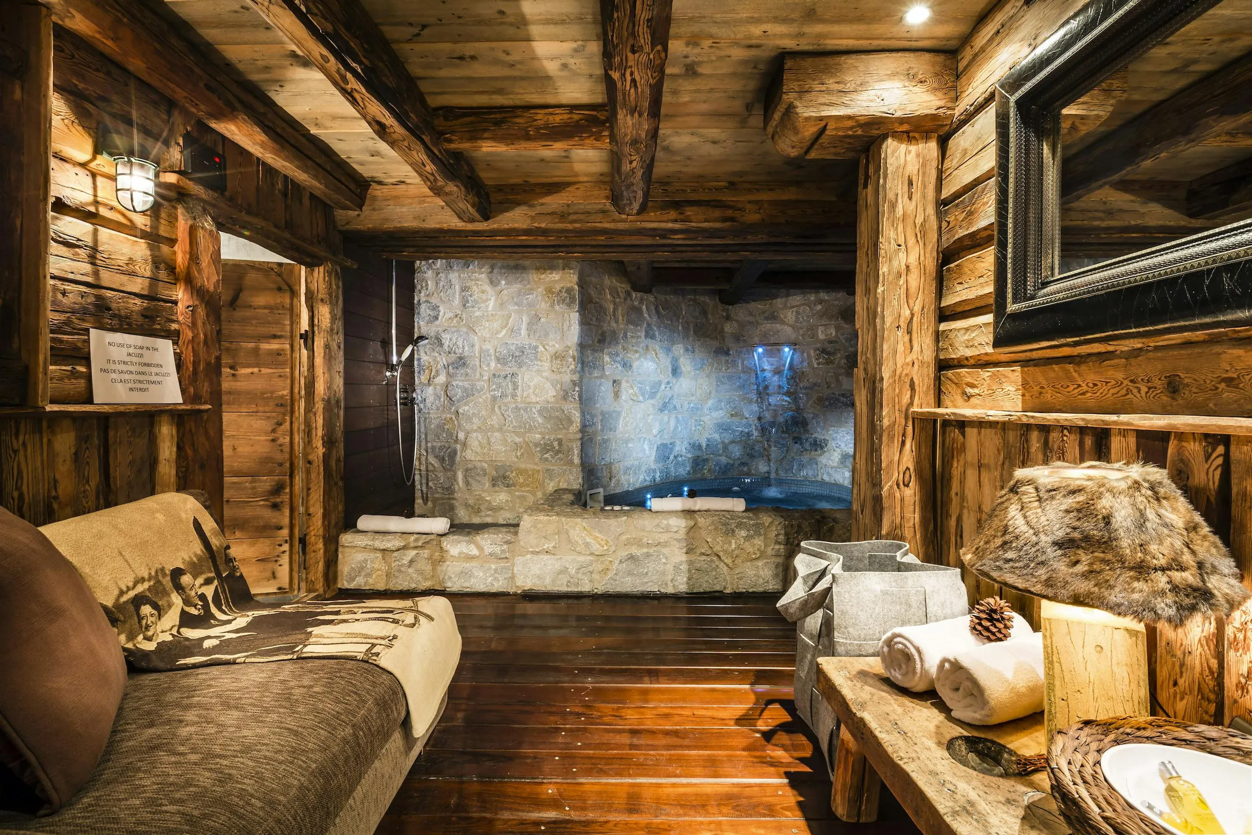 Beautiful Courchevel Chalet with Fireplace and Stunning Views — photograph 12