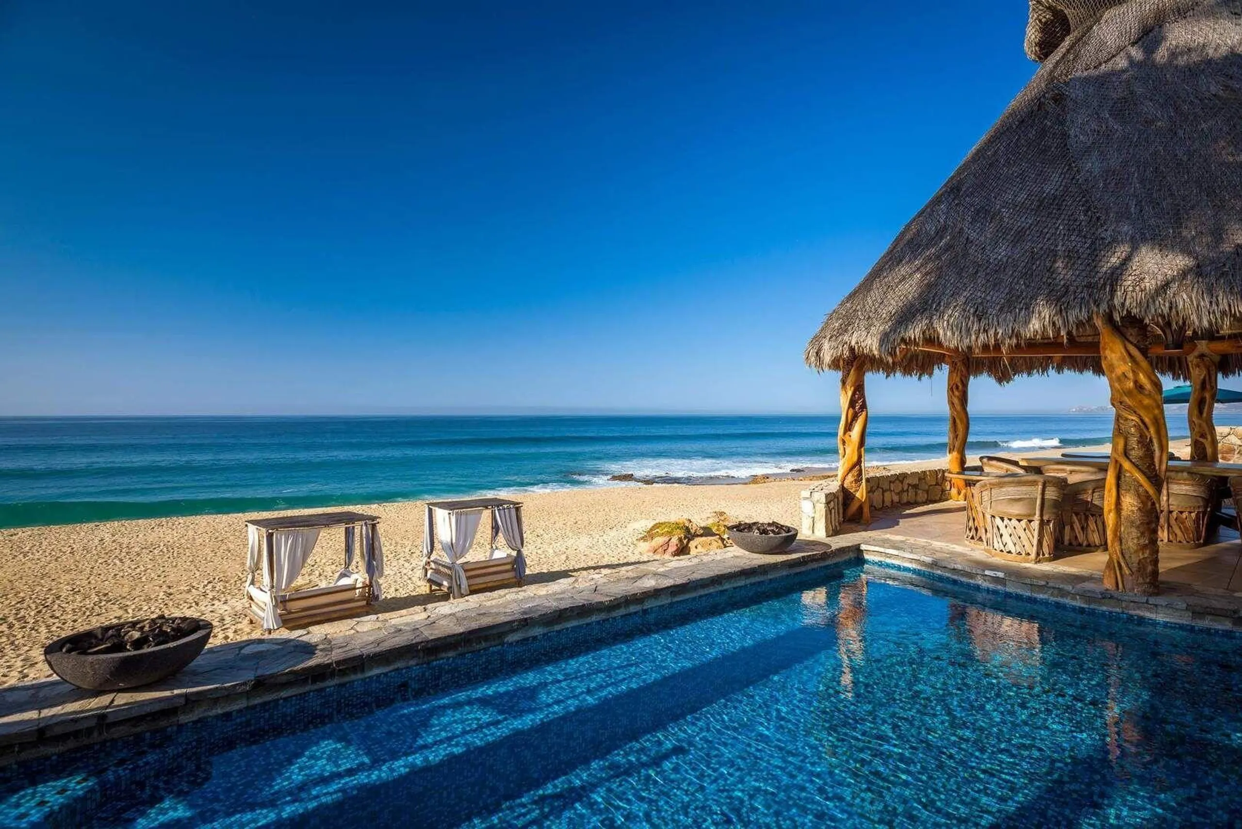 Luxury El Encanto Beachfront Oasis with Infinity Pool, El Encanto