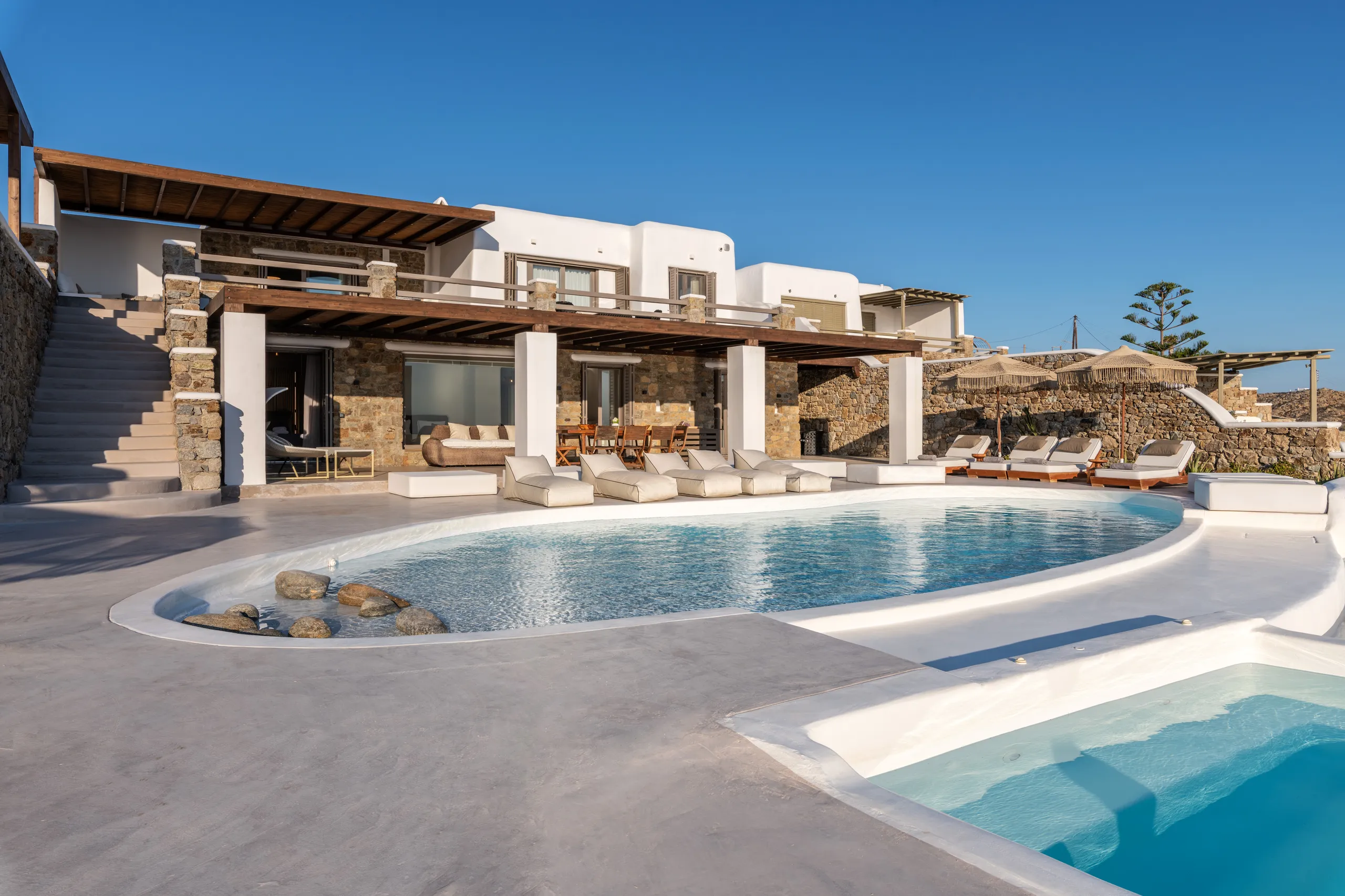 Deluxe Paradise in Fanari with Infinity Pool, Alfresco Jacuzzi and Aegean Sea Views — photograph 5