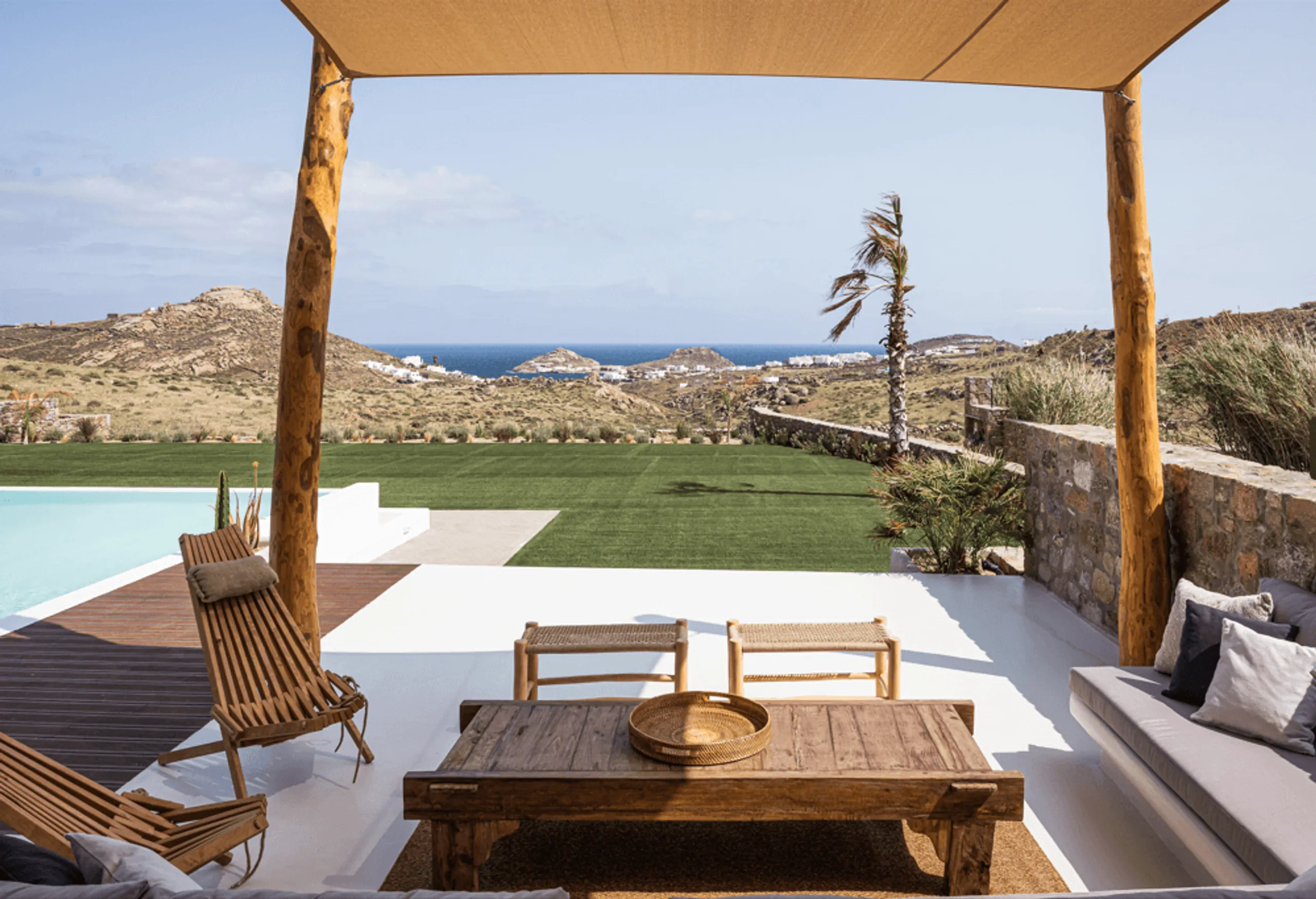 Retreat to Your Lavish Bedroom with Panoramic Windows and Unforgettable Natural Surroundings — photograph 4