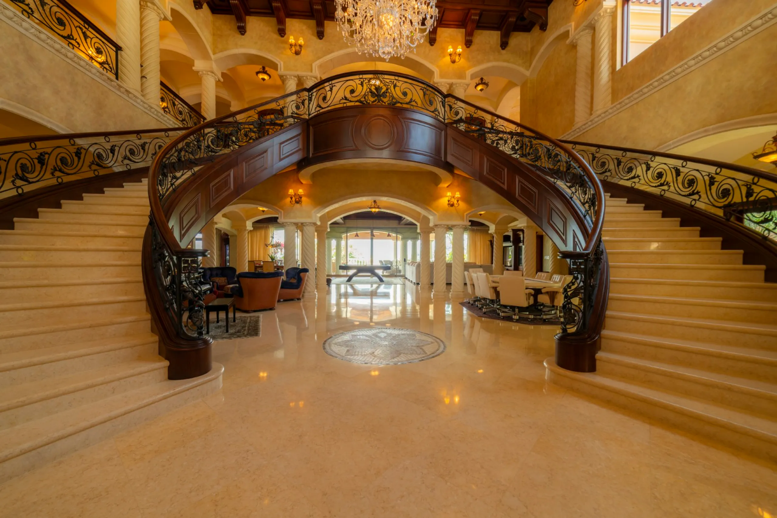 Grand Los Sueños 10-Bedroom Mansion with Infinity Pool, Helipad & Panoramic Views — photograph 6