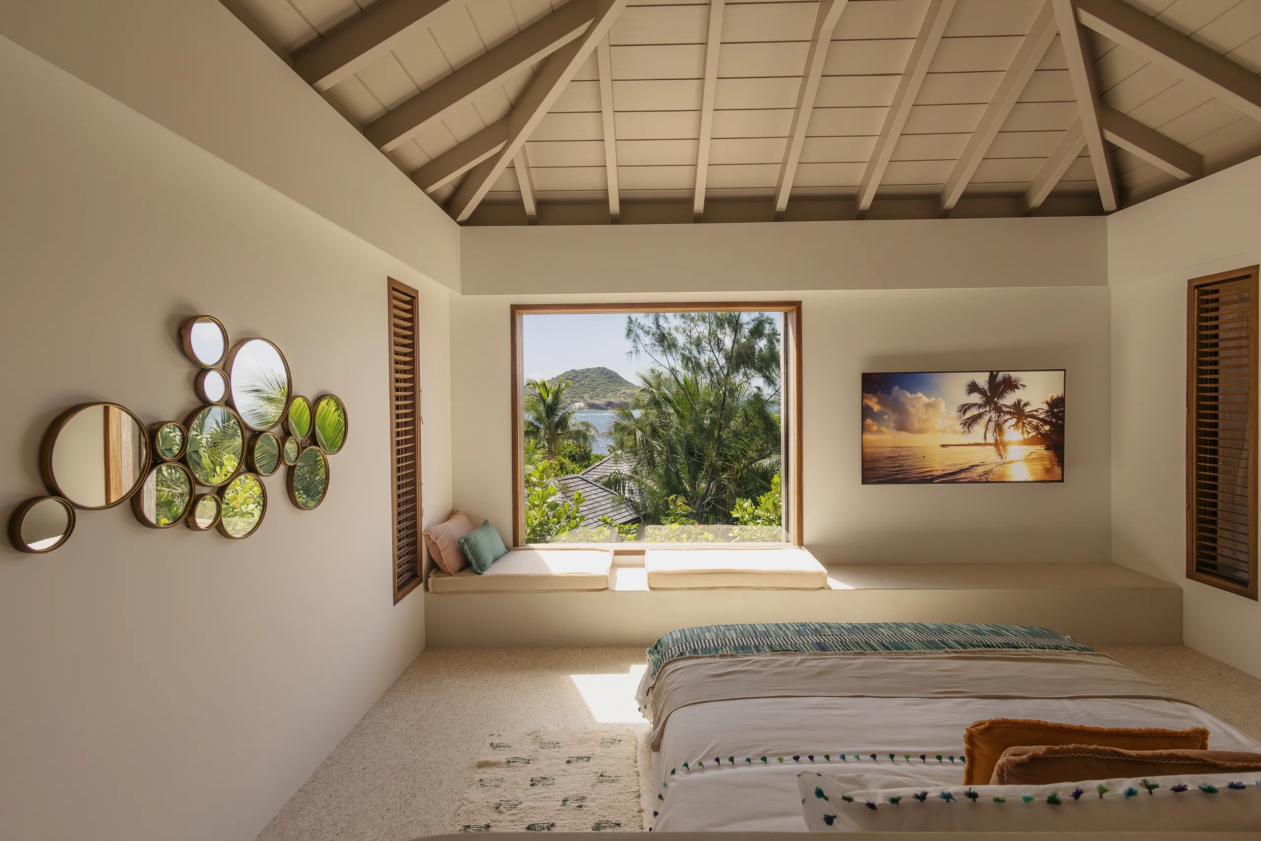 Impeccably Designed Villa Private Pool, Garden, Open Living & Coastal Views — photograph 11