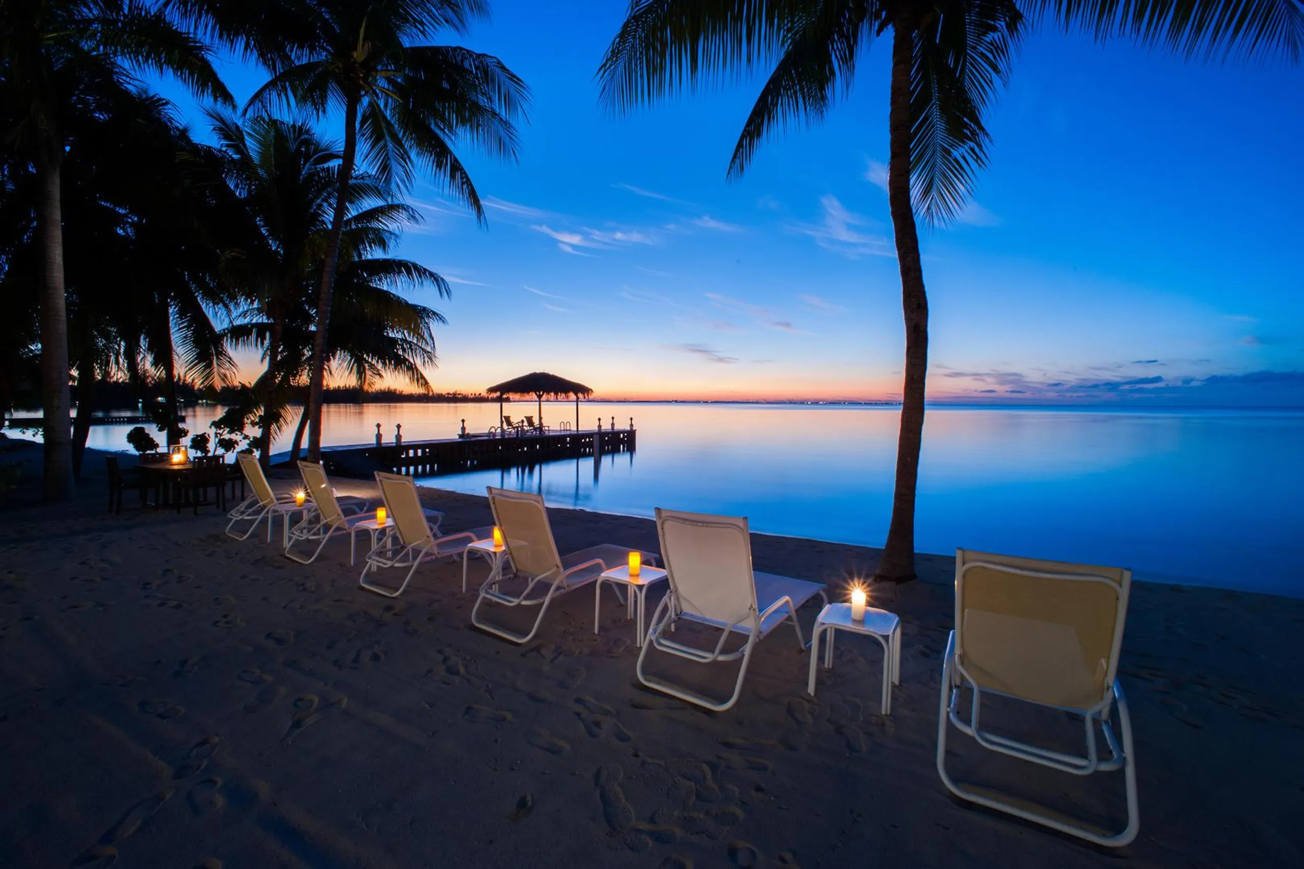 Elegant Cayman Kai Beach Front Estate with Incredible Ocean Views — photograph 3