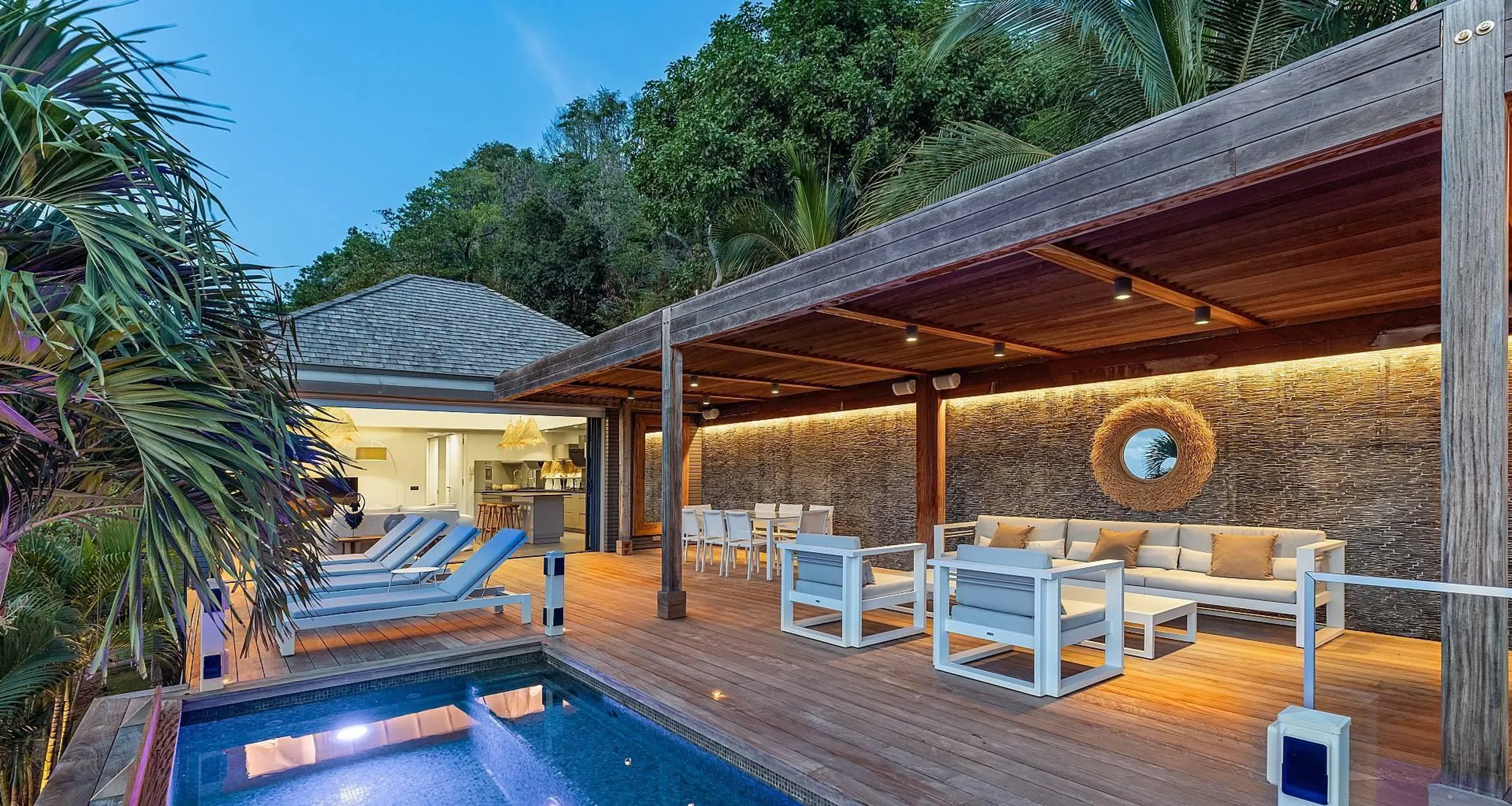 Elegant View Estate with Private Pool and Sweeping Ocean Views — photograph 4