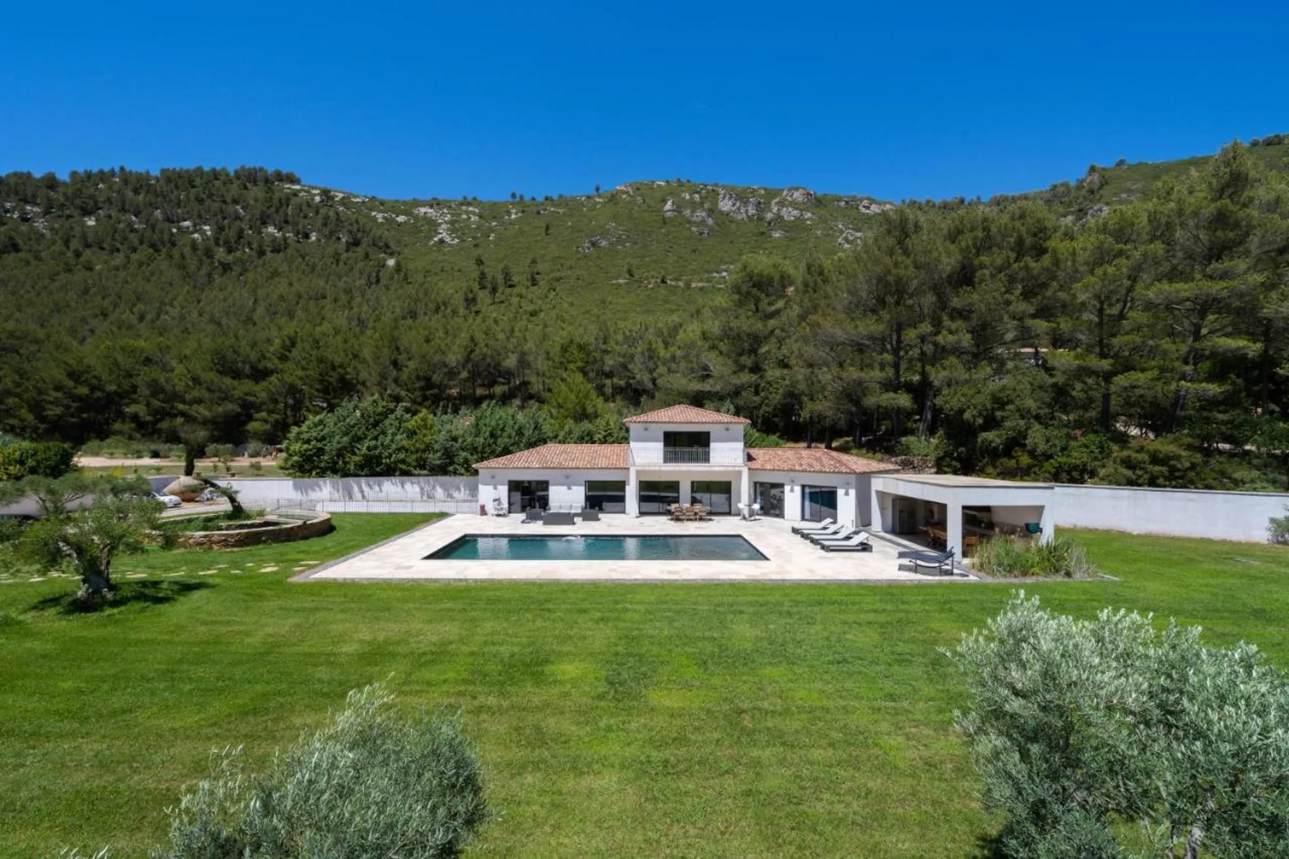 Villa setting in Cuges les pins