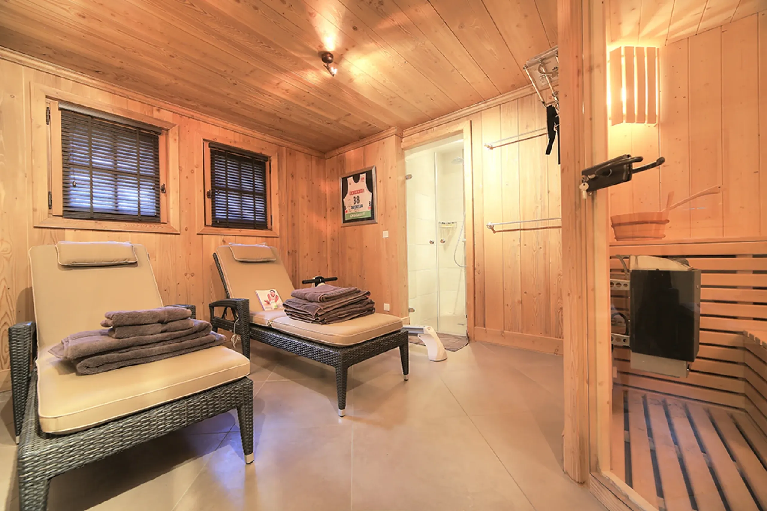 Ultimate Ski Chalet with Open-Plan Living, Sauna & Mountain Views — photograph 6