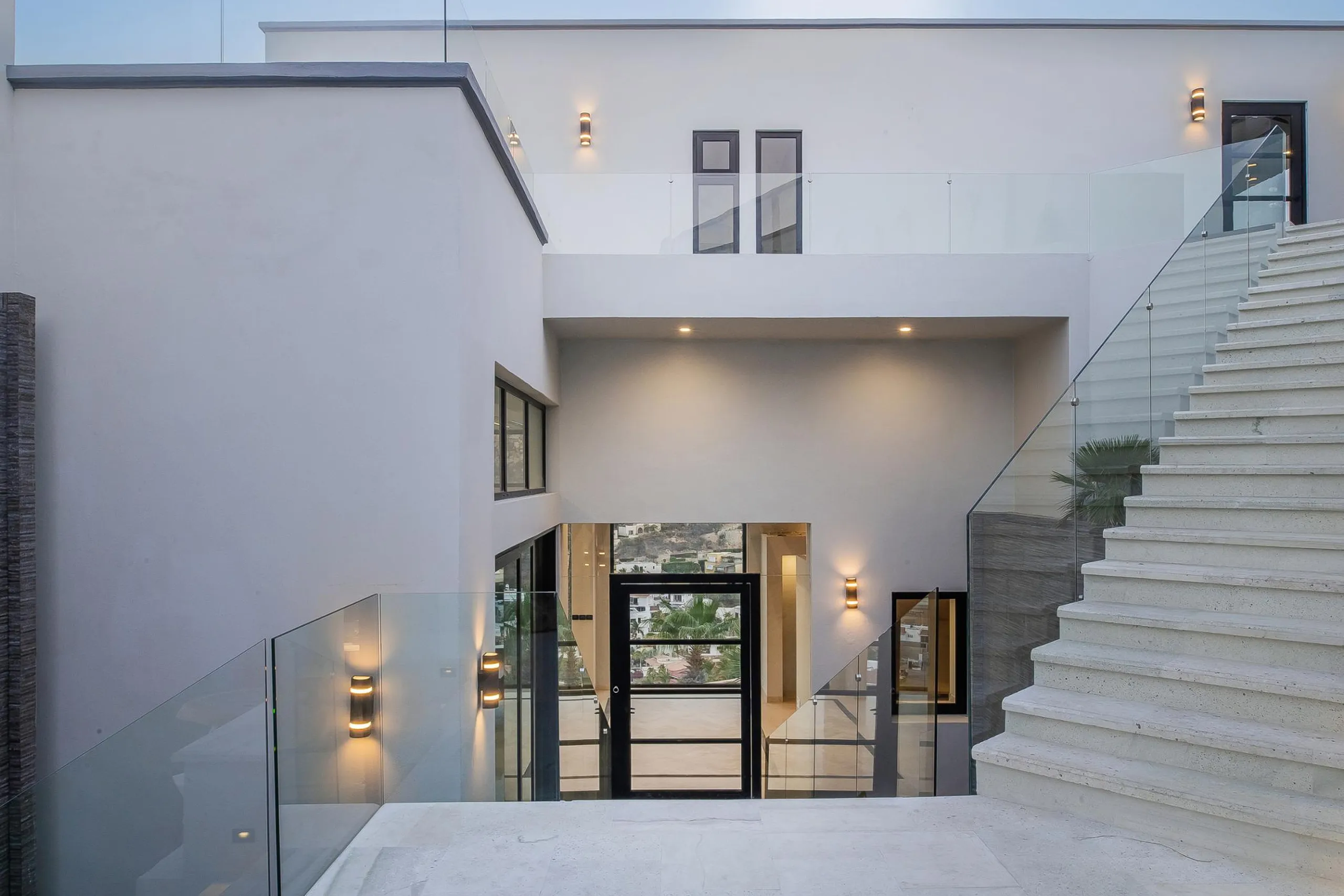 Stunning Modern Contemporary Mansion with Infinity Pool in El Pedregal — photograph 12