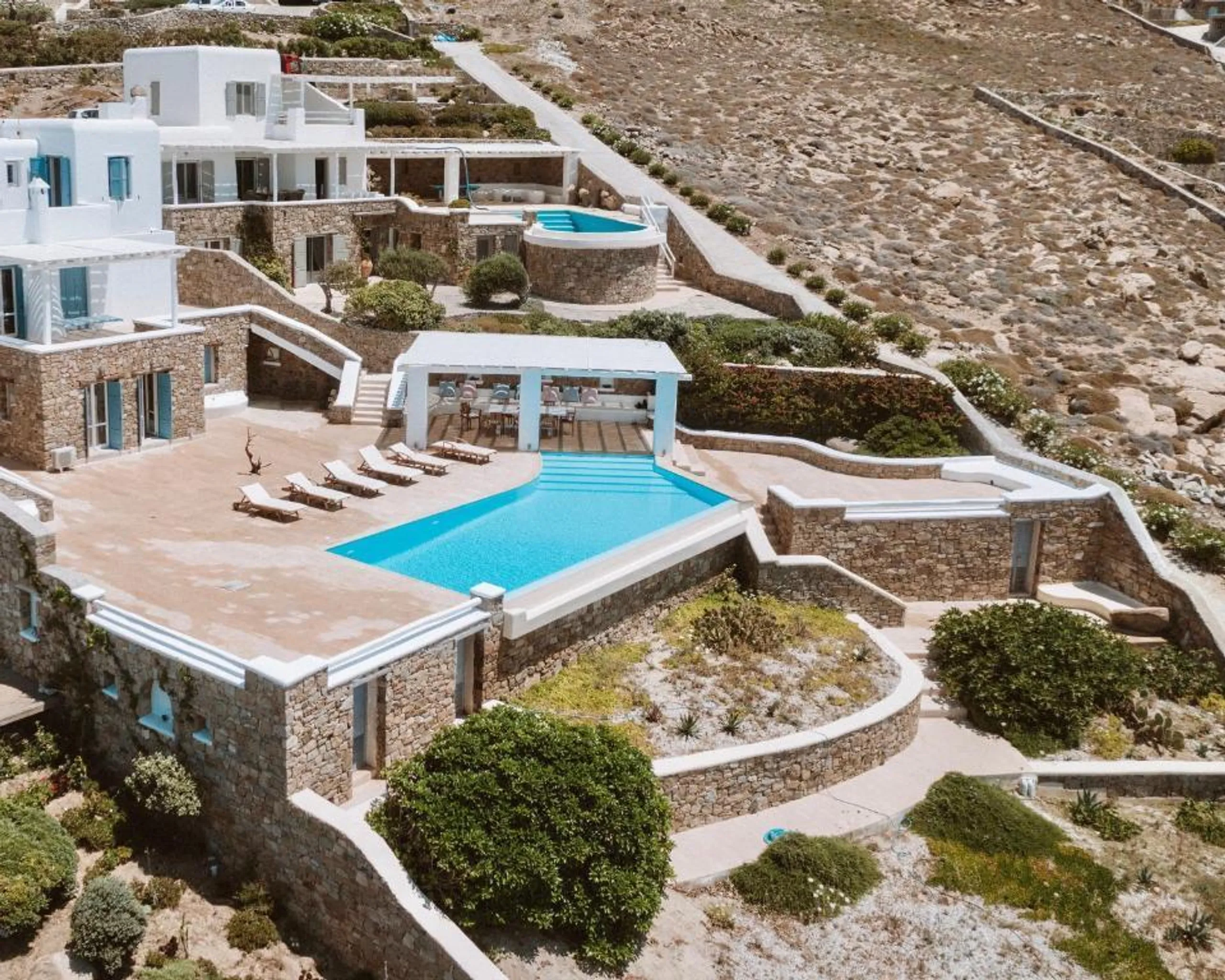 Immerse Yourself in a Private Infinity Pool Villa with Breathtaking Aegean Sea Views — photograph 2