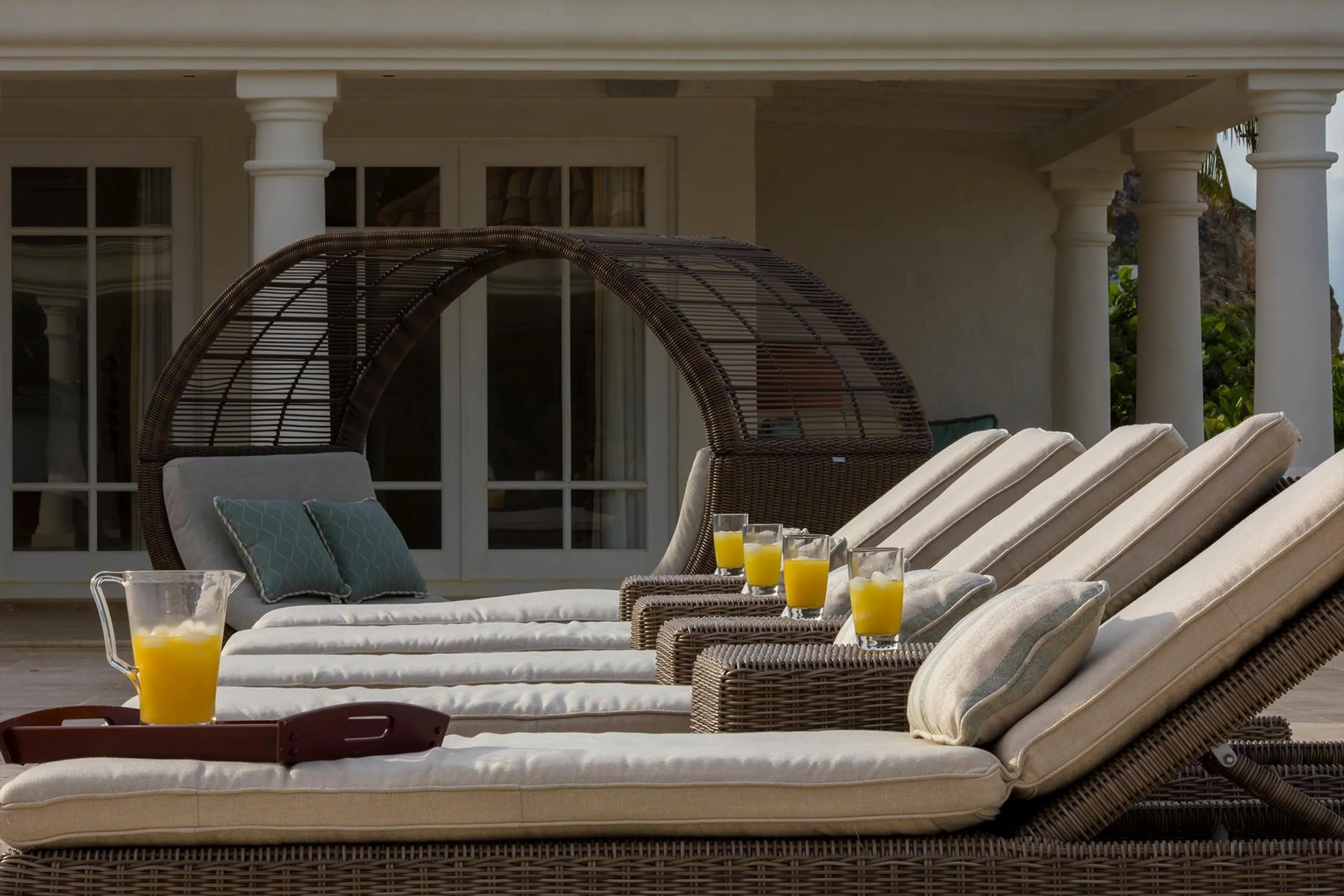 Inspiring Baie Rouge Luxury Villa with Private Pool on a Pristine Beach — photograph 8