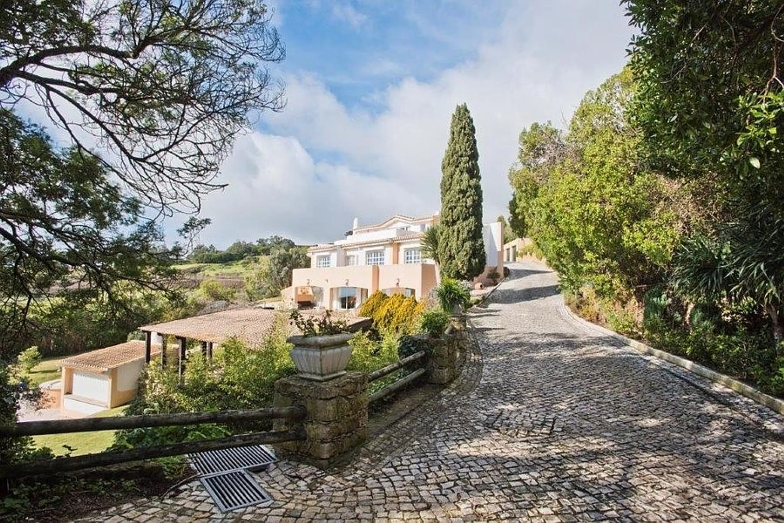 Lavish Abode in Sintra-Cascais Natural Park with Private Pool and Unobstructed Atlantic Ocean Views — photograph 6