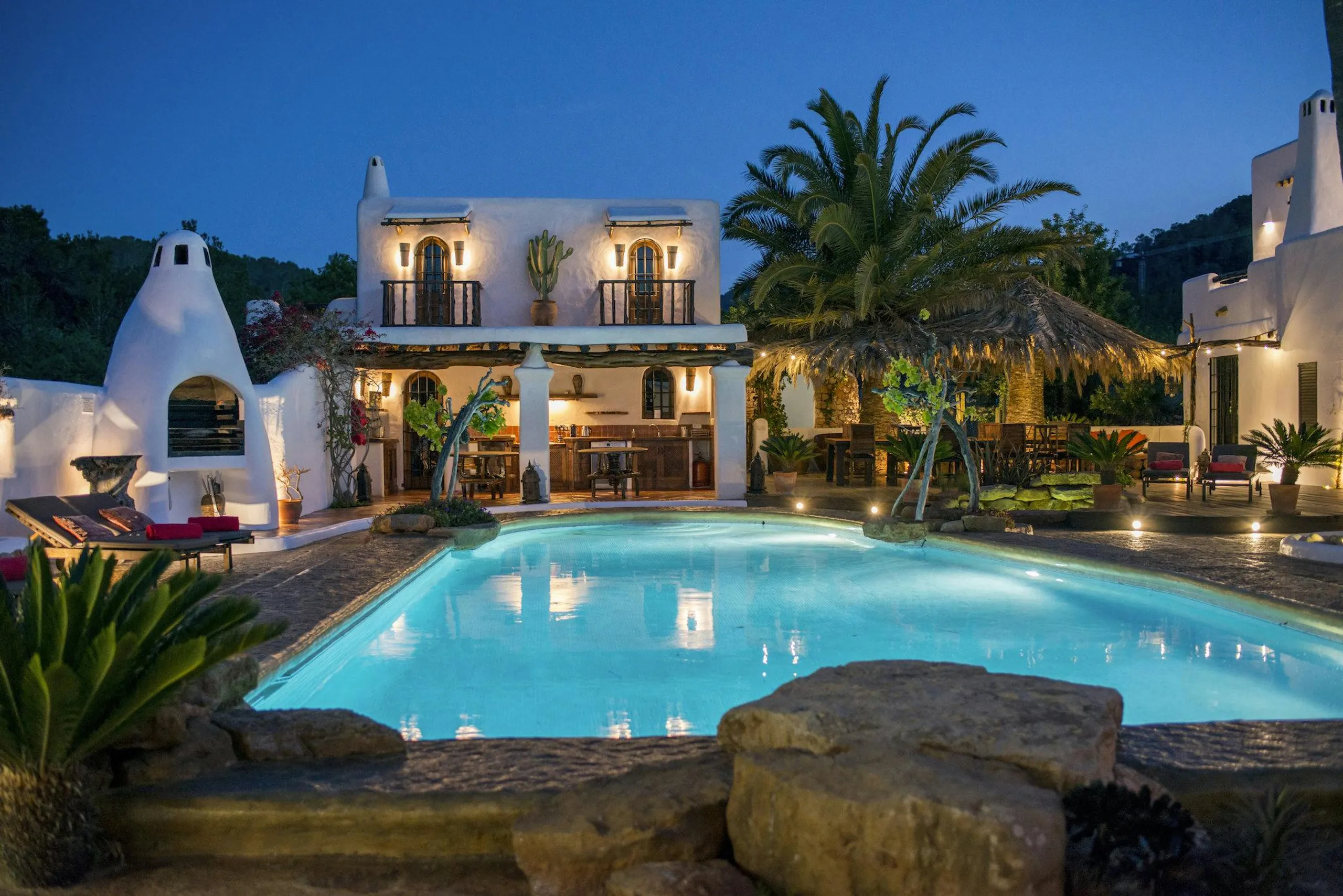 Contemporary Paradise Retreat in Ibiza with Private Pool and Soccer Field — photograph 2
