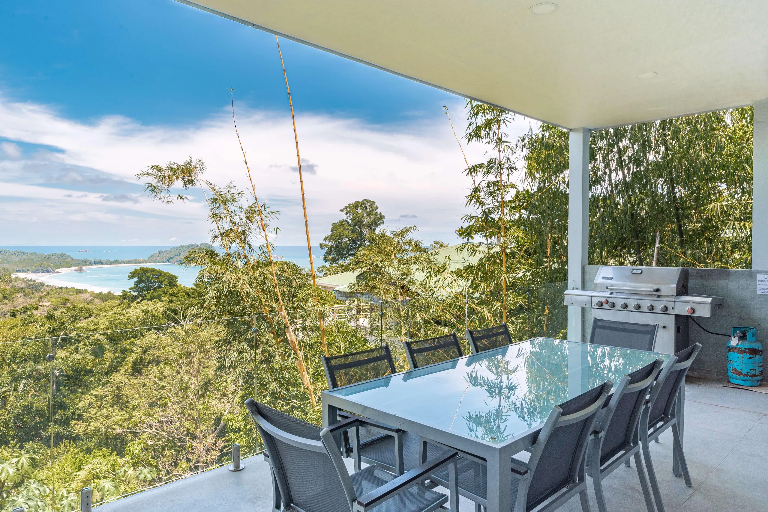 Awe-Inspiring Rainforest Villa with Infinity Pool and Panoramic Pacific Ocean Views VILLAWAY® — photograph 3