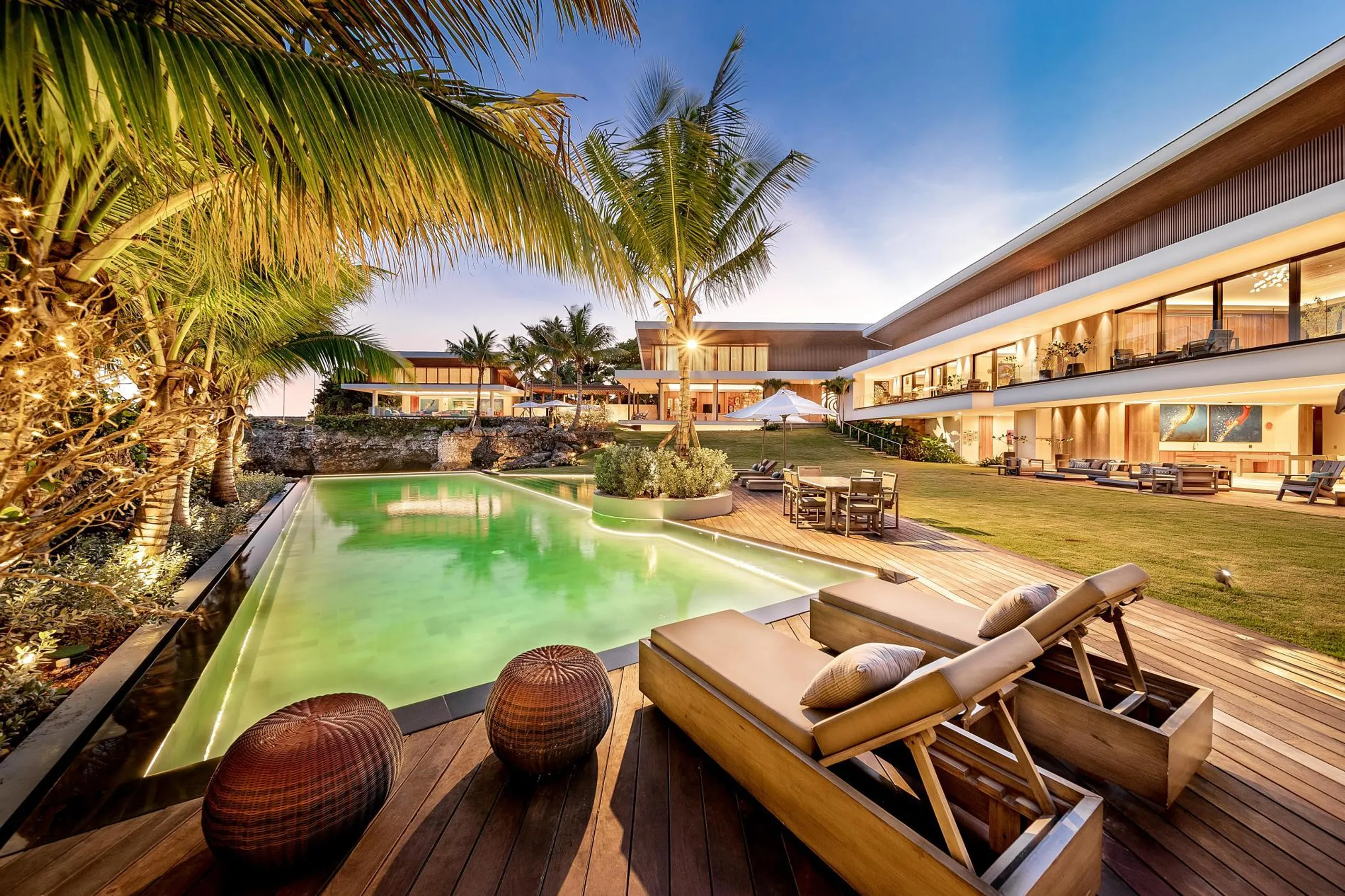 Elegant Tropical Villa with Contemporary Design, Private Pool and Expansive Living Areas — photograph 4