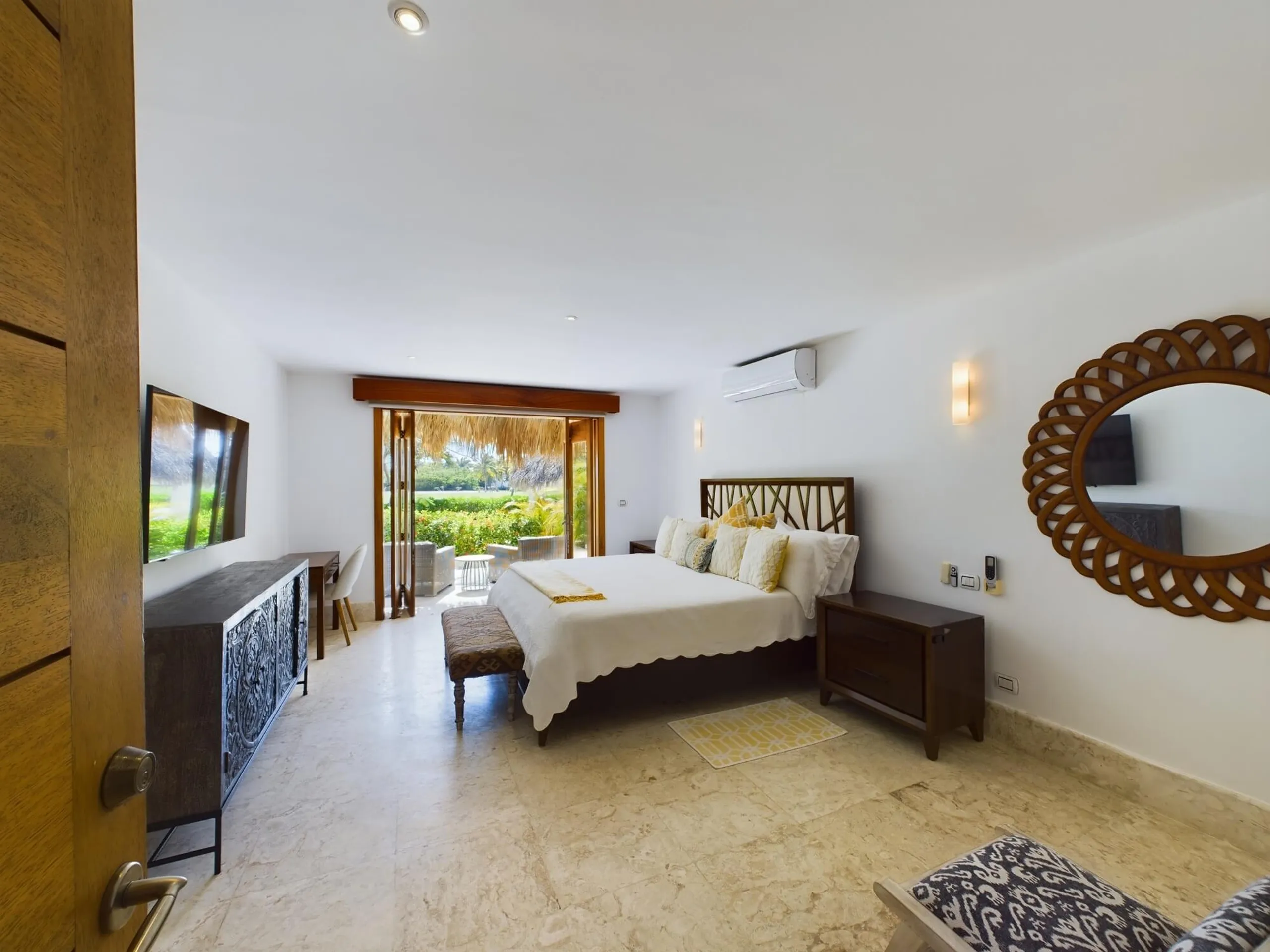 Exquisite 6 Bedroom Villa in Cap Cana with Private Pool and Golf Course Views — photograph 6