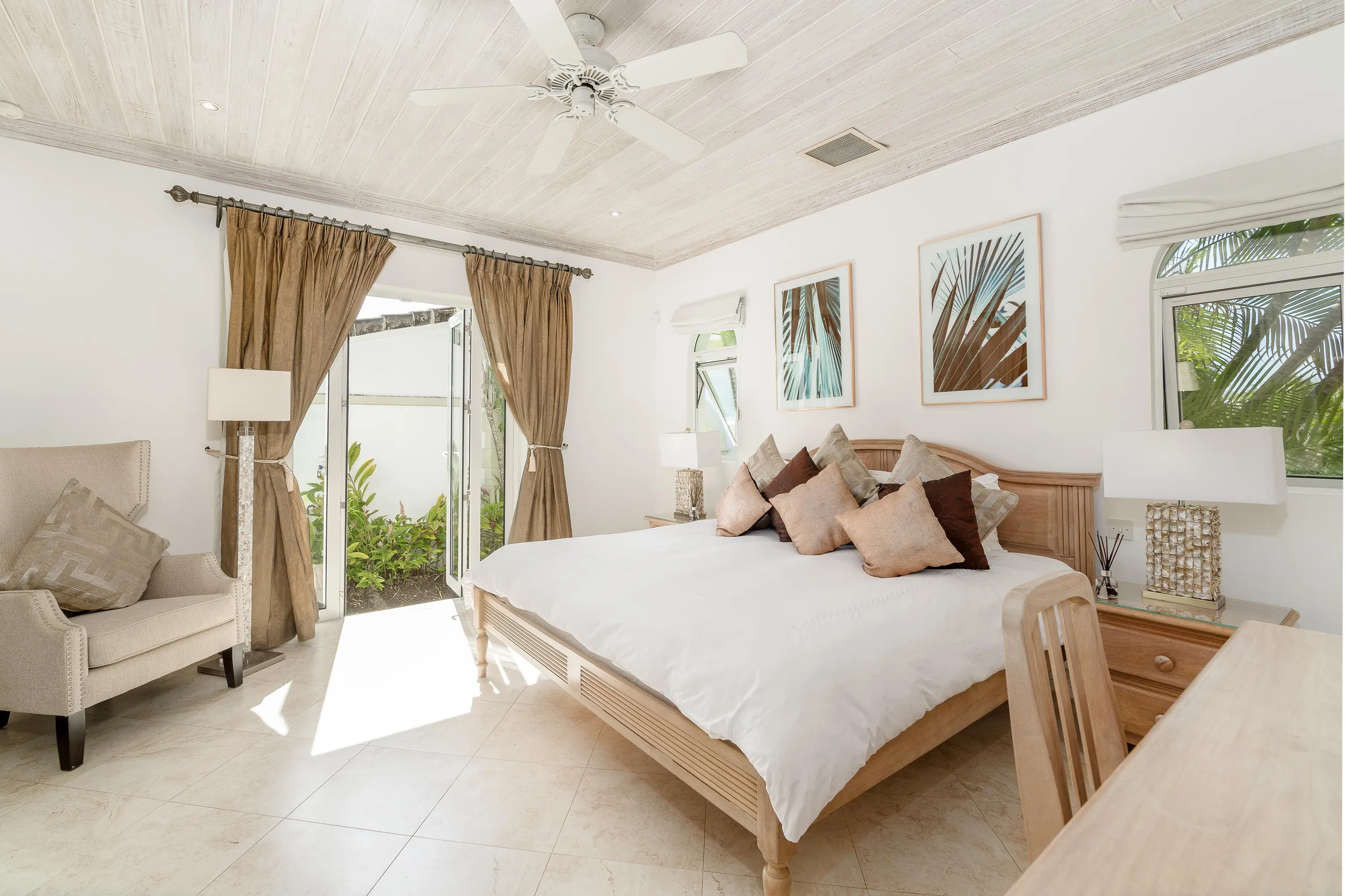 Barbados Traditional Grand Estate Large Private Pool and Golf Course Access — photograph 7