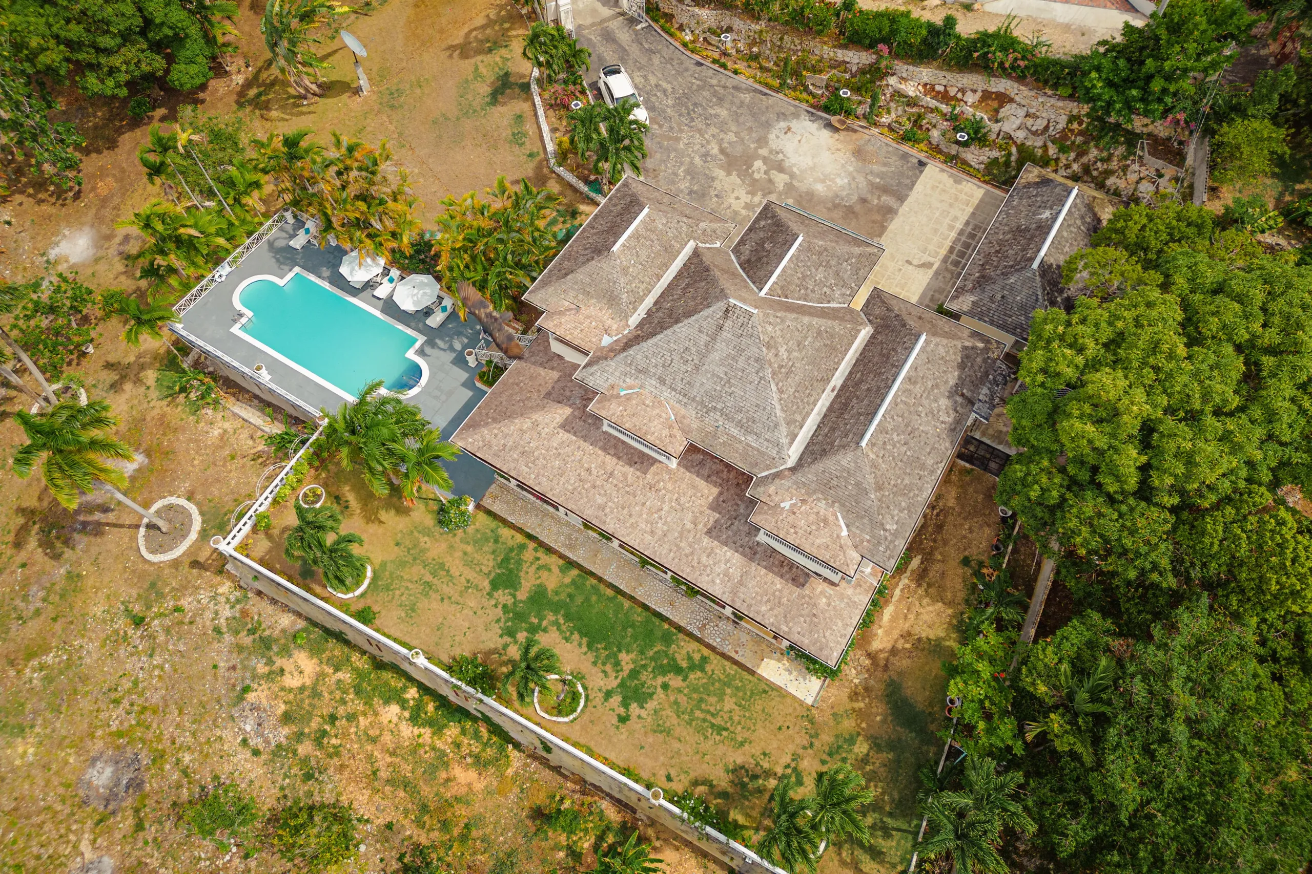 Glorious Villa with Private Pool and Overlooking View of Ocho Rios and the Sea — photograph 6