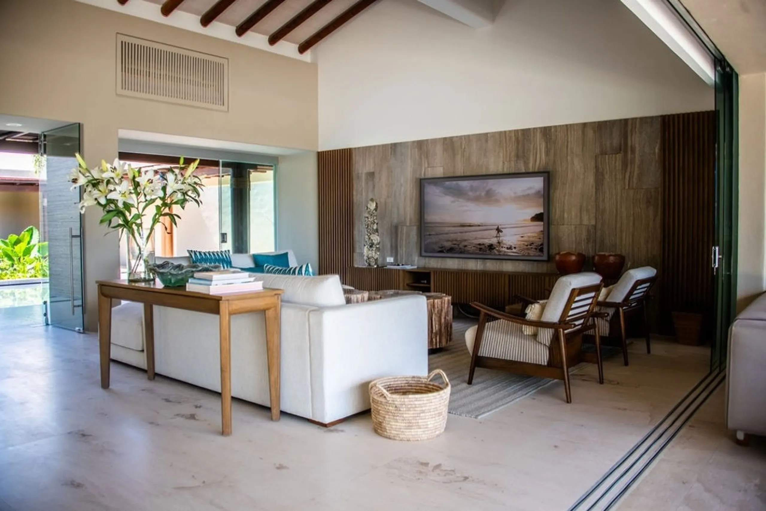 Tranquil Lagos del Mar Villa with Infinity Pool, Jacuzzi & Ocean Views — photograph 9