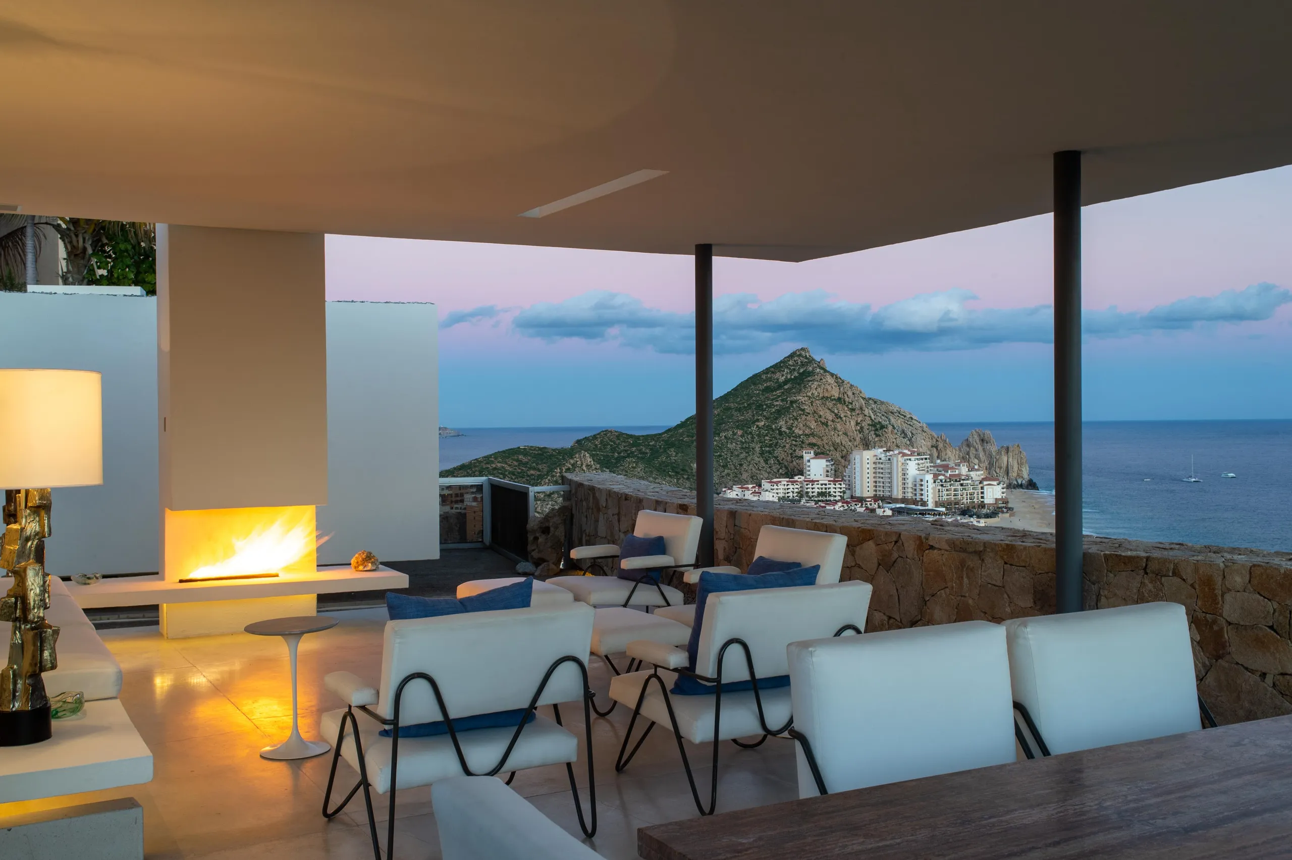 Captivating Cabo San Lucas Villa with Invigorating Pool and Stunning Ocean Views — photograph 4