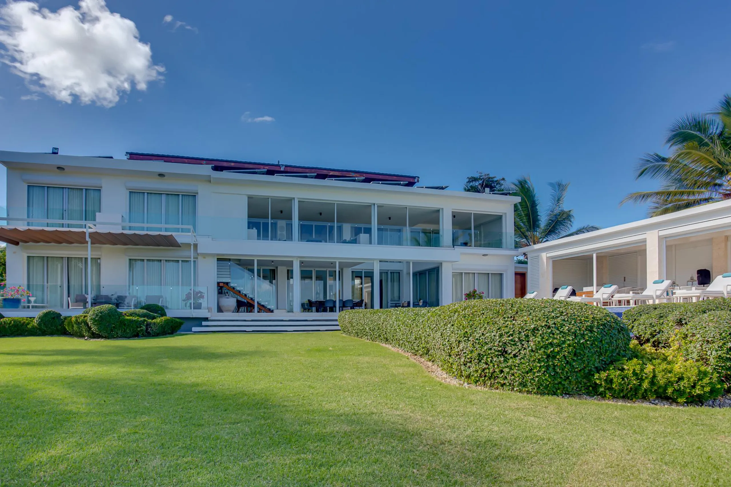 Bright & Modern 5-Bedroom Villa with Private Pool and Tropical Views — photograph 7