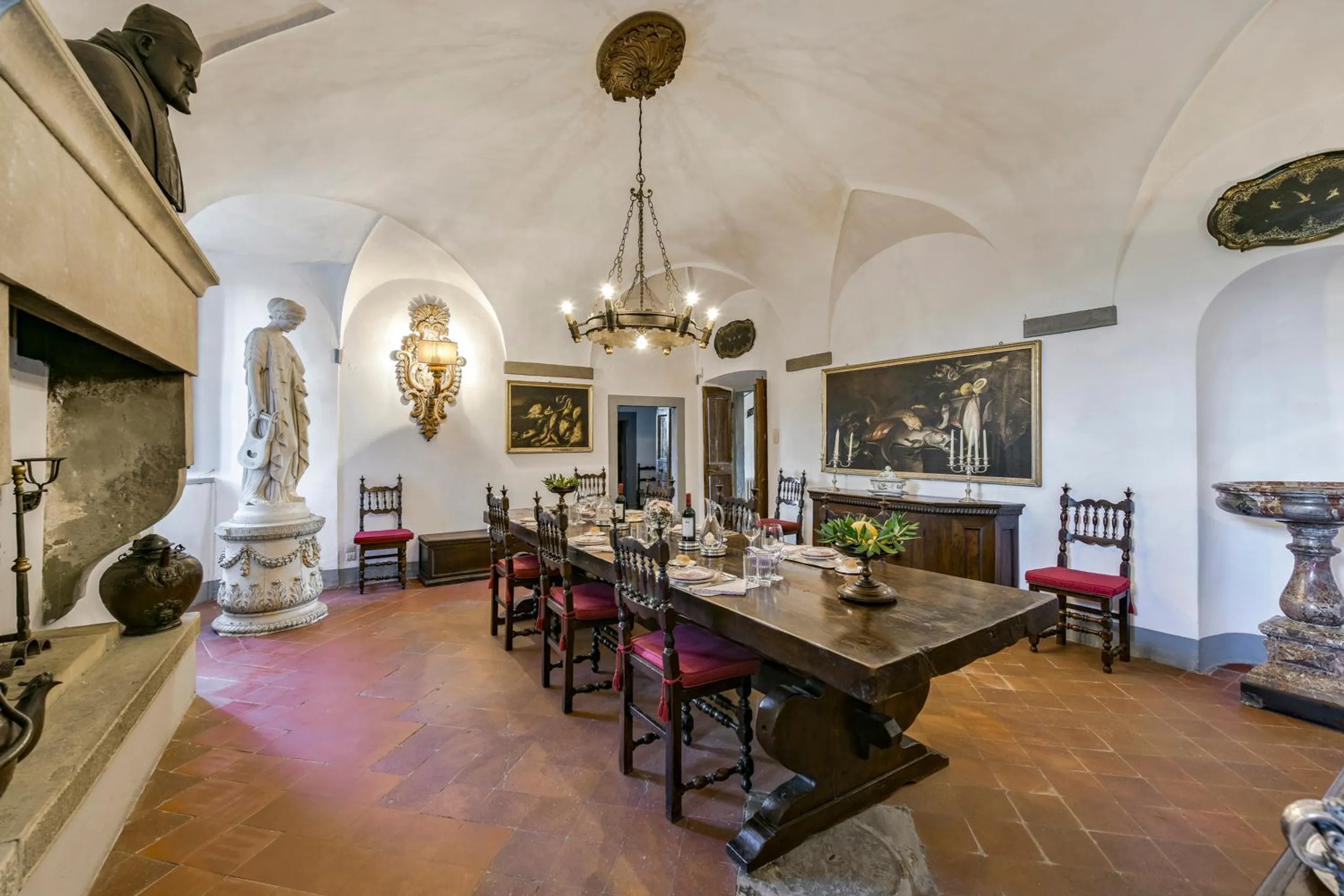 Elegant Tuscan Villa with Private Pool, and Panoramic Views in the Heart of Tuscany — photograph 7