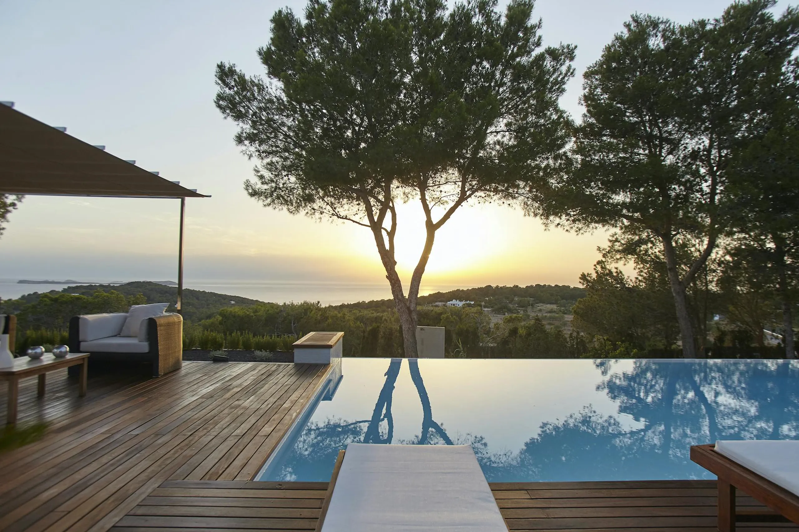 Glamorous Ibiza Seaview Estate with Private Pool and Sun Deck — photograph 3