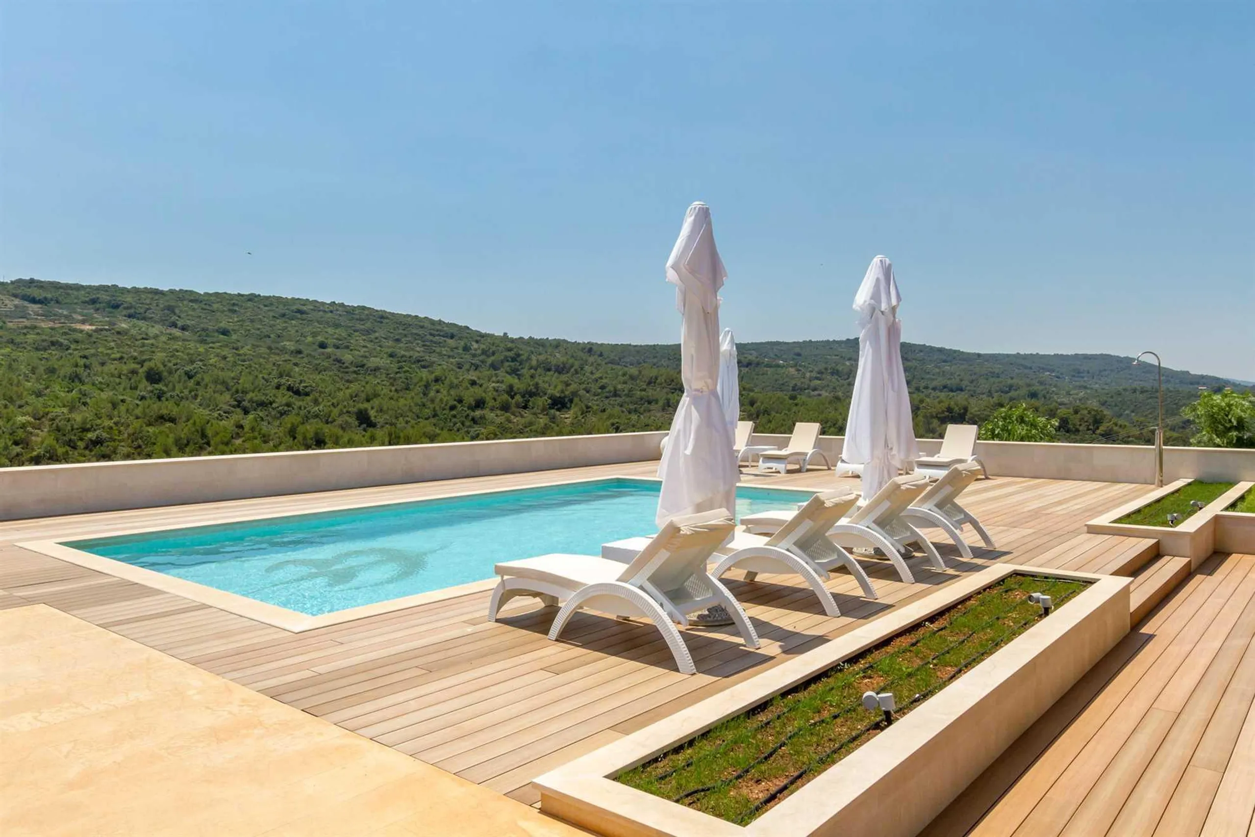 Radiant Modern Villa with Pool, Sauna, and Tennis Court in Hvar — photograph 6