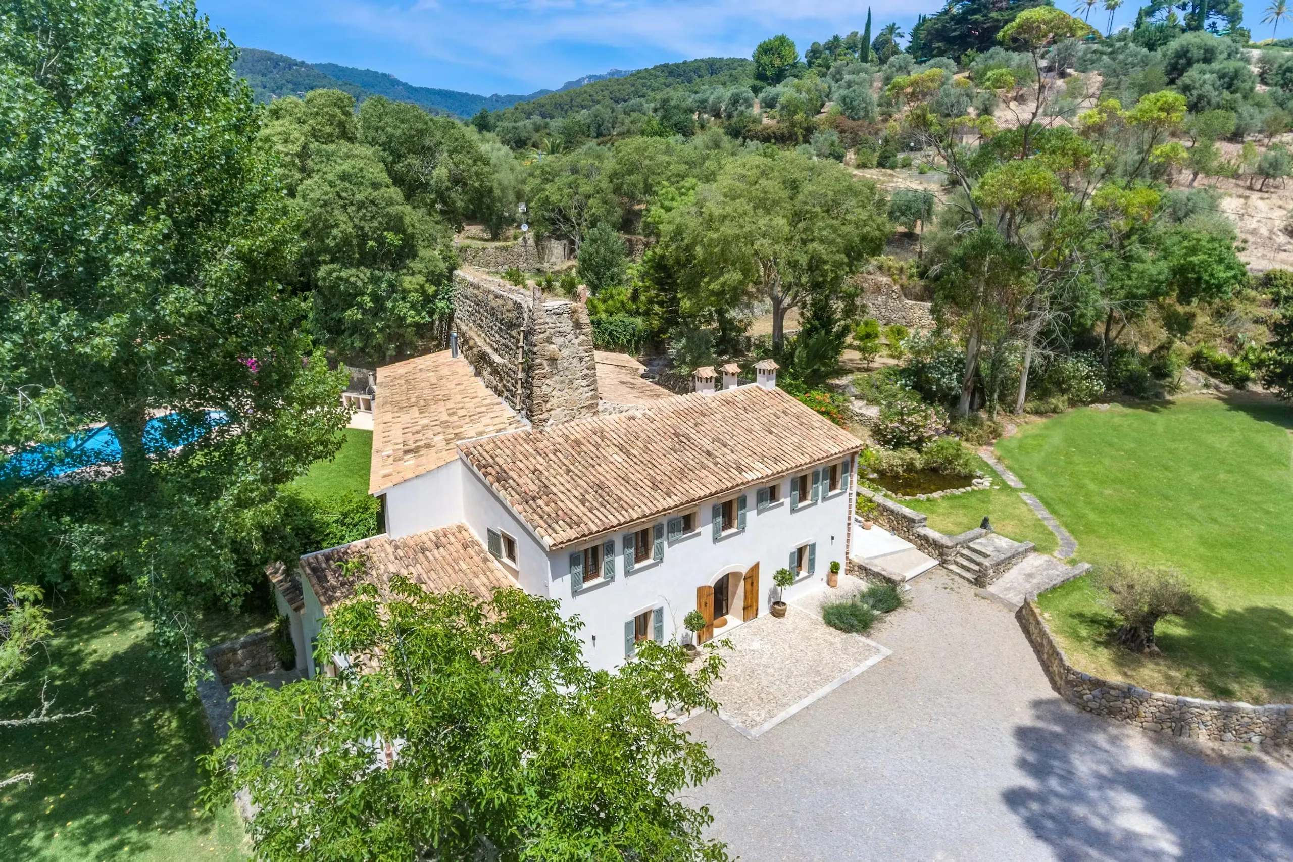 Rustic-Luxe Countryside Escape with Private Pool and Stunning Lush Gardens, Puigpunyent