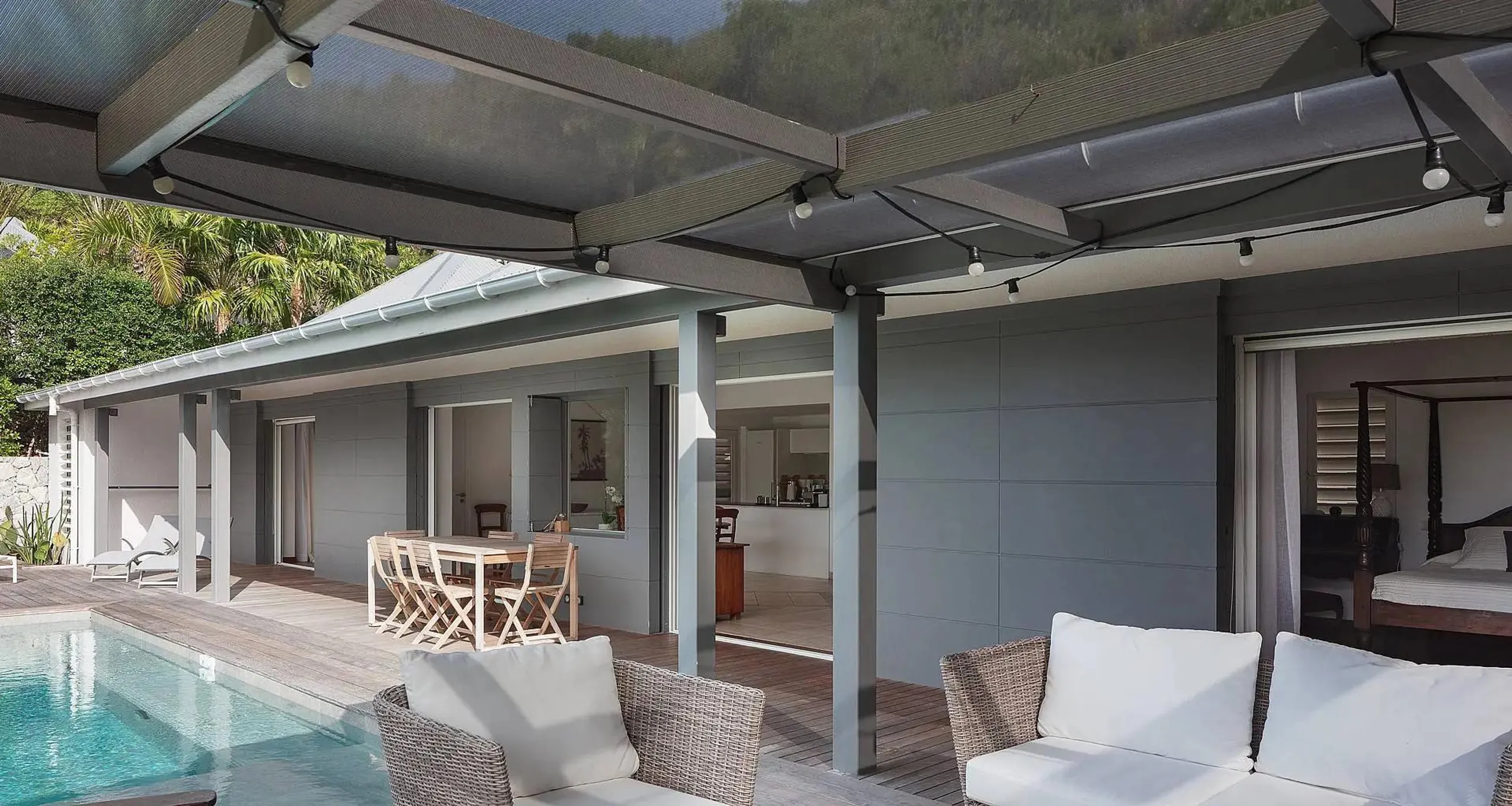 Serene Cul de Sac Villa with Infinity Pool and Stunning Ocean Views — photograph 2