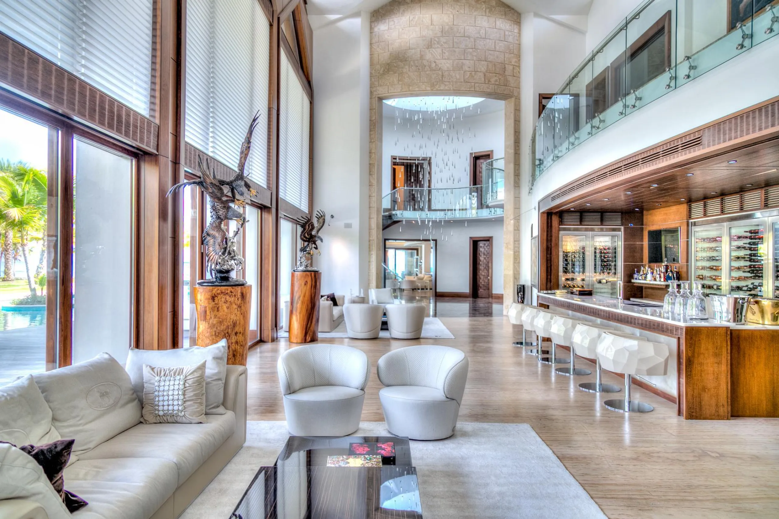 Spectacular Modern Villa: High Ceilings, Futuristic Spiral Stairs, and Intriguing Sculptures — photograph 12