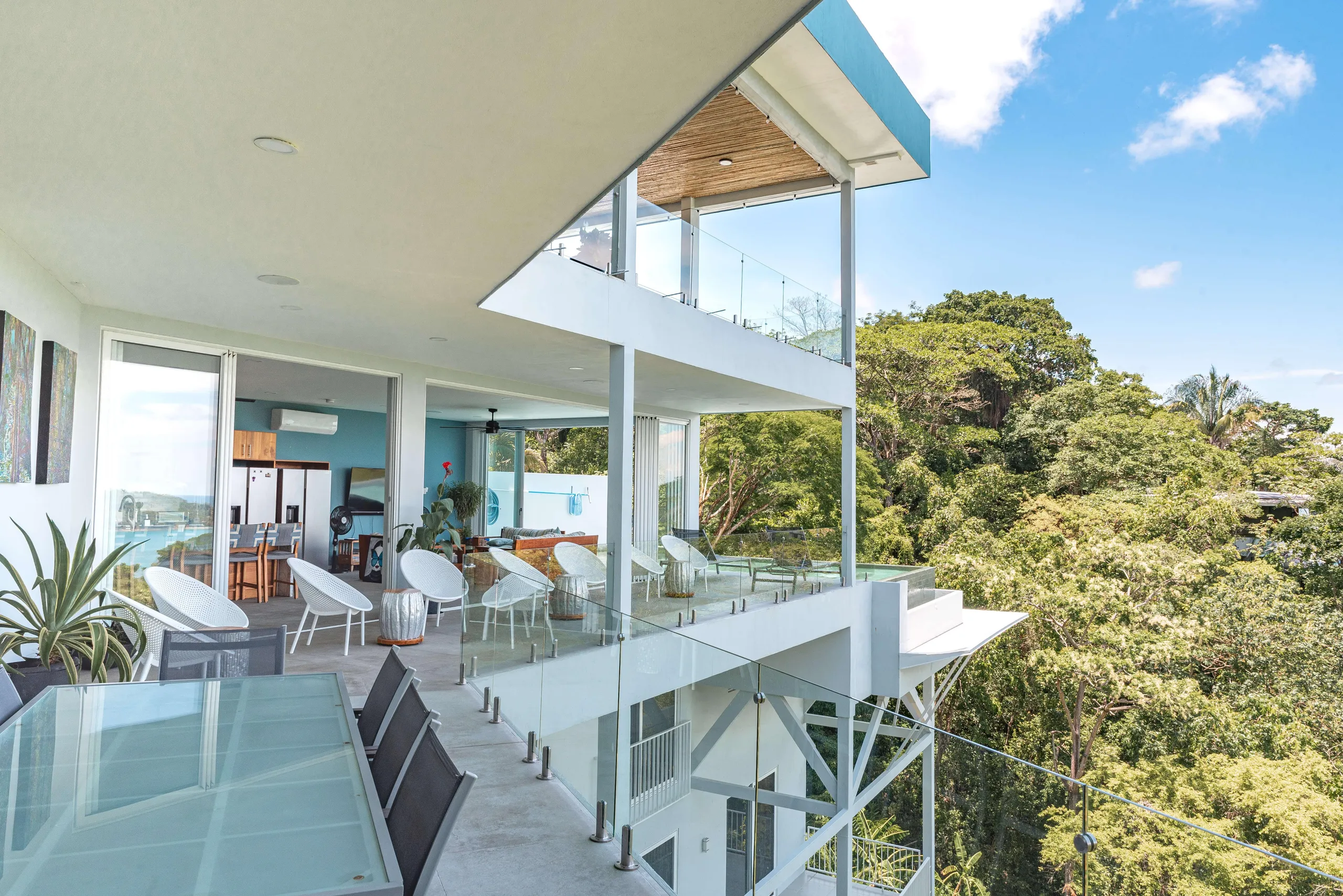 Awe-Inspiring Rainforest Villa with Infinity Pool and Panoramic Pacific Ocean Views VILLAWAY® — photograph 6
