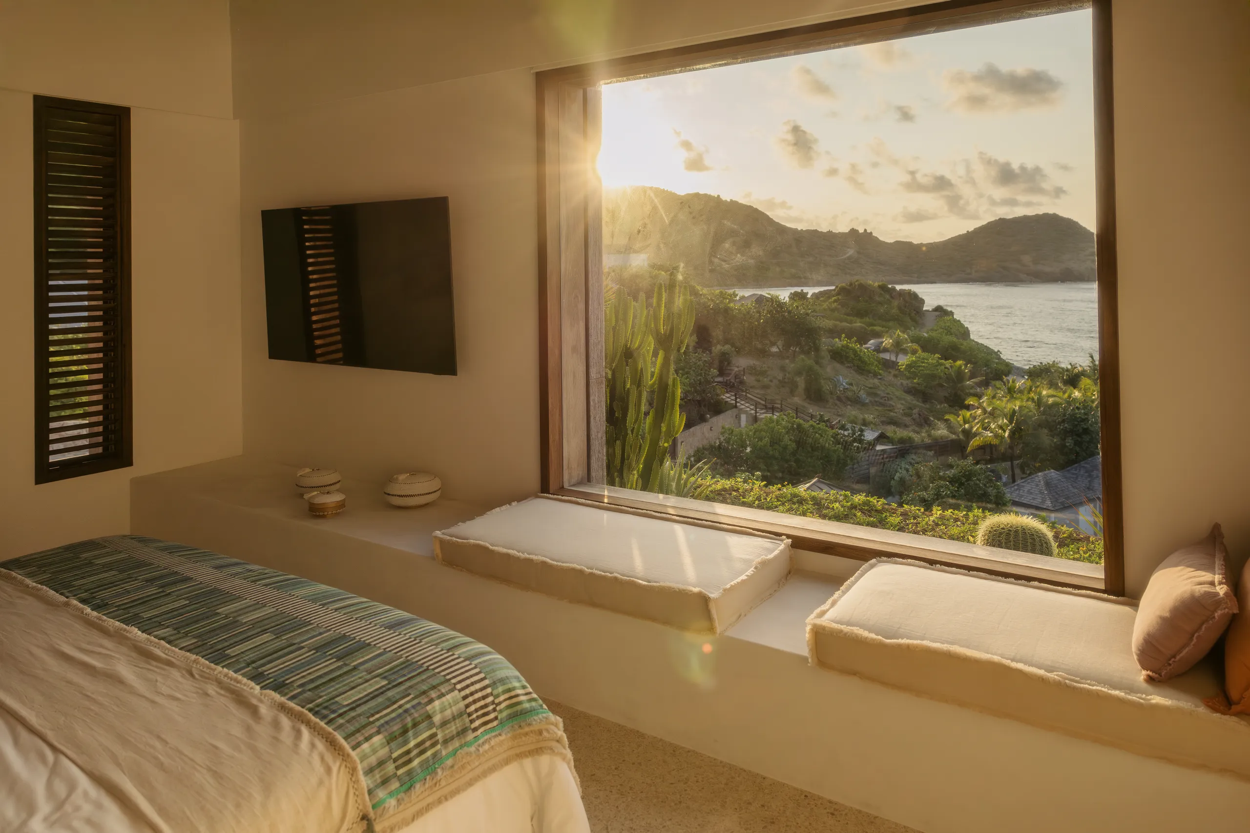 Sleek Toiny Hillside Villa with Private Pool & Sweeping Ocean Views — photograph 9
