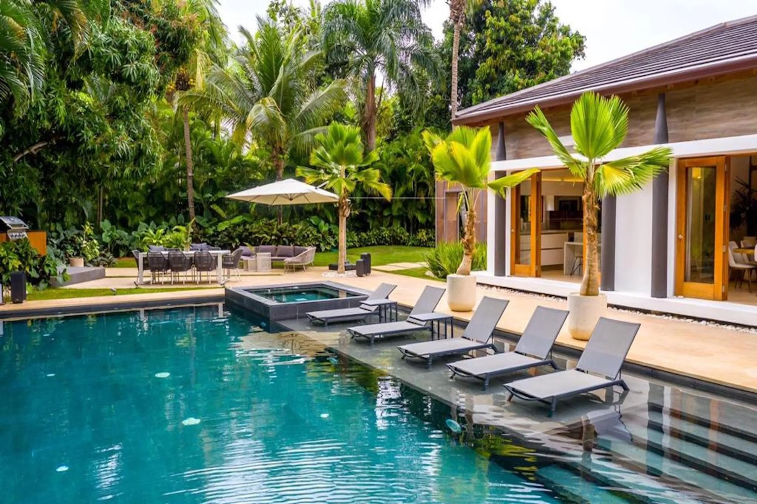 Brand-New Tropical Villa with Pool & Gazebo – Steps from the Beach — photograph 2