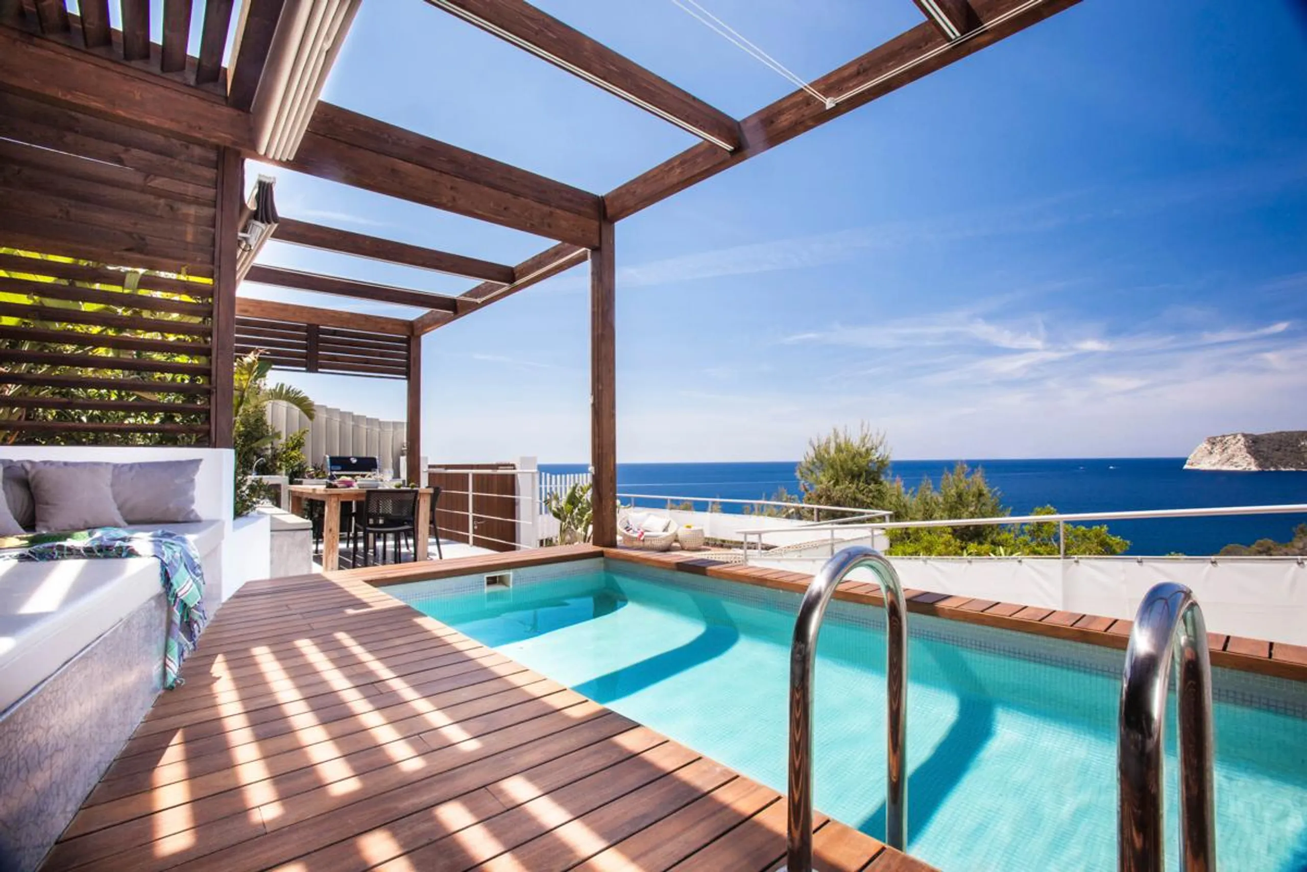 Ornate Contemporary Villa with Private Pool and Blue Sea Views — photograph 5