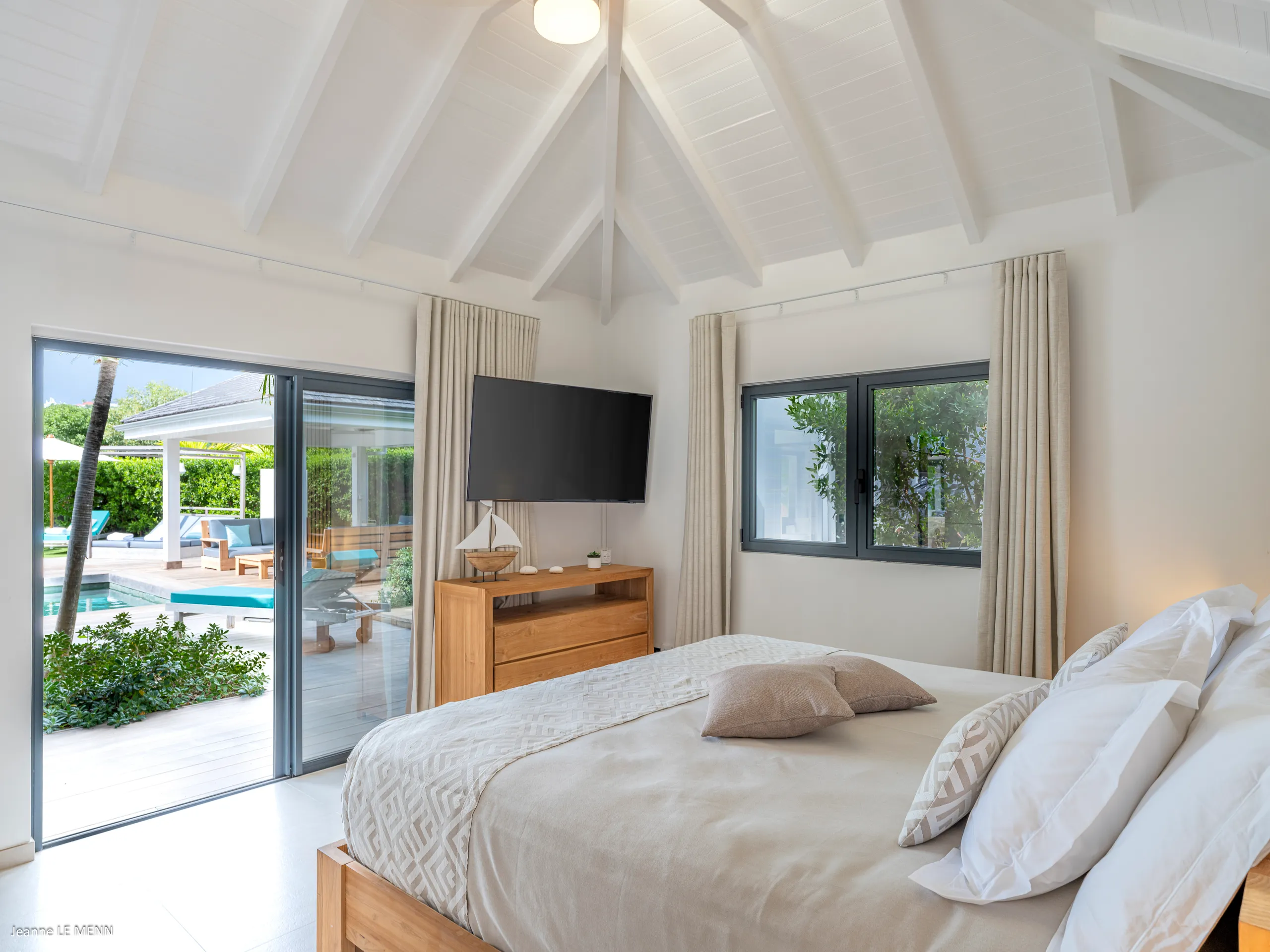 Graceful Marigot Villa with with Pool, Gym & Bay Views — photograph 11
