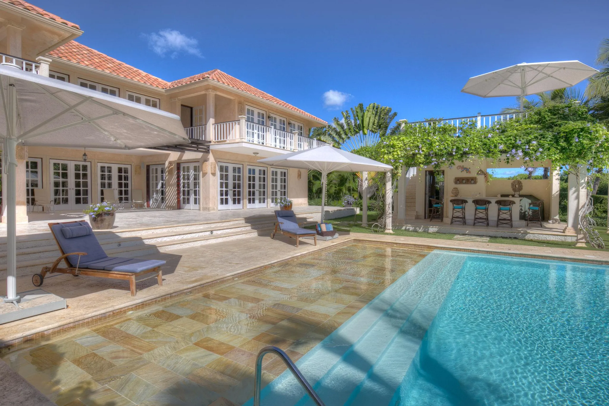 Stunning 13 Bedroom Estate with Private Pool, Garden and Golf Course Views — photograph 5